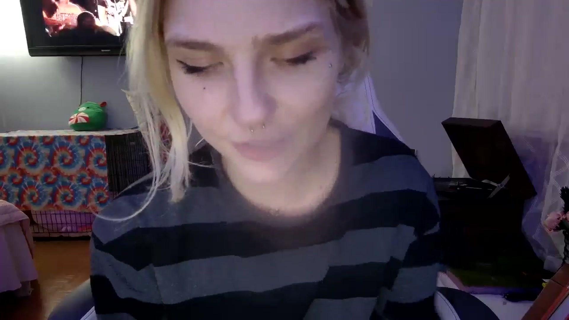 Gallery image thumbnail from DuckChan0's myfreecams stream on, 12/26/2024, 24:21 image 14 of 20