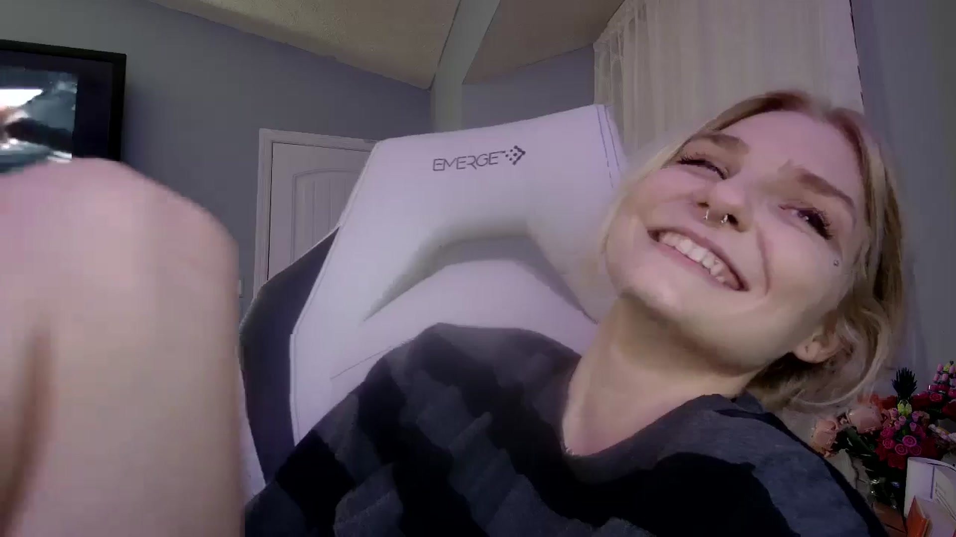 Gallery image thumbnail from DuckChan0's myfreecams stream on, 12/26/2024, 24:21 image 15 of 20