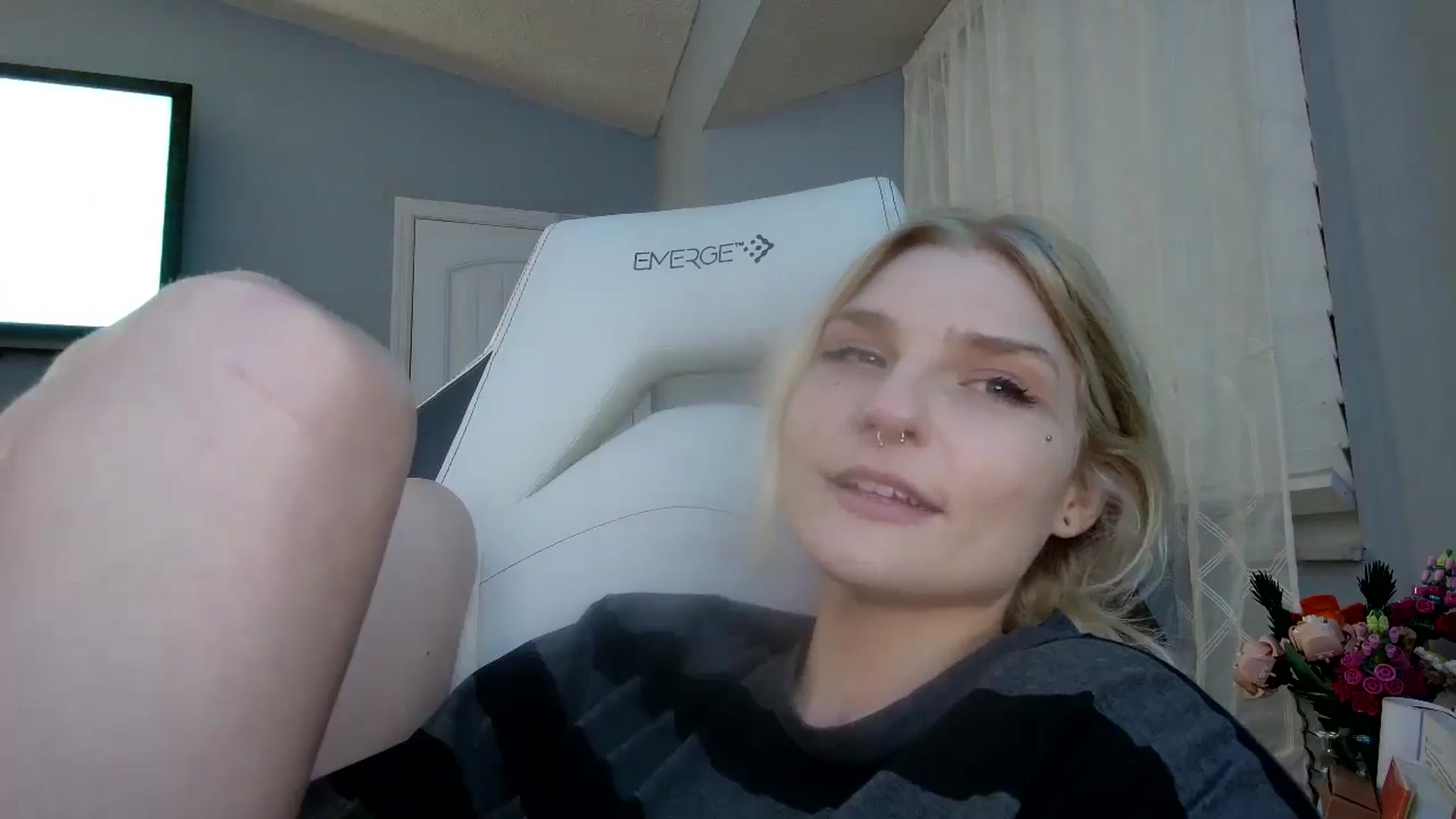 Gallery image thumbnail from DuckChan0's myfreecams stream on, 12/26/2024, 24:21 image 16 of 20