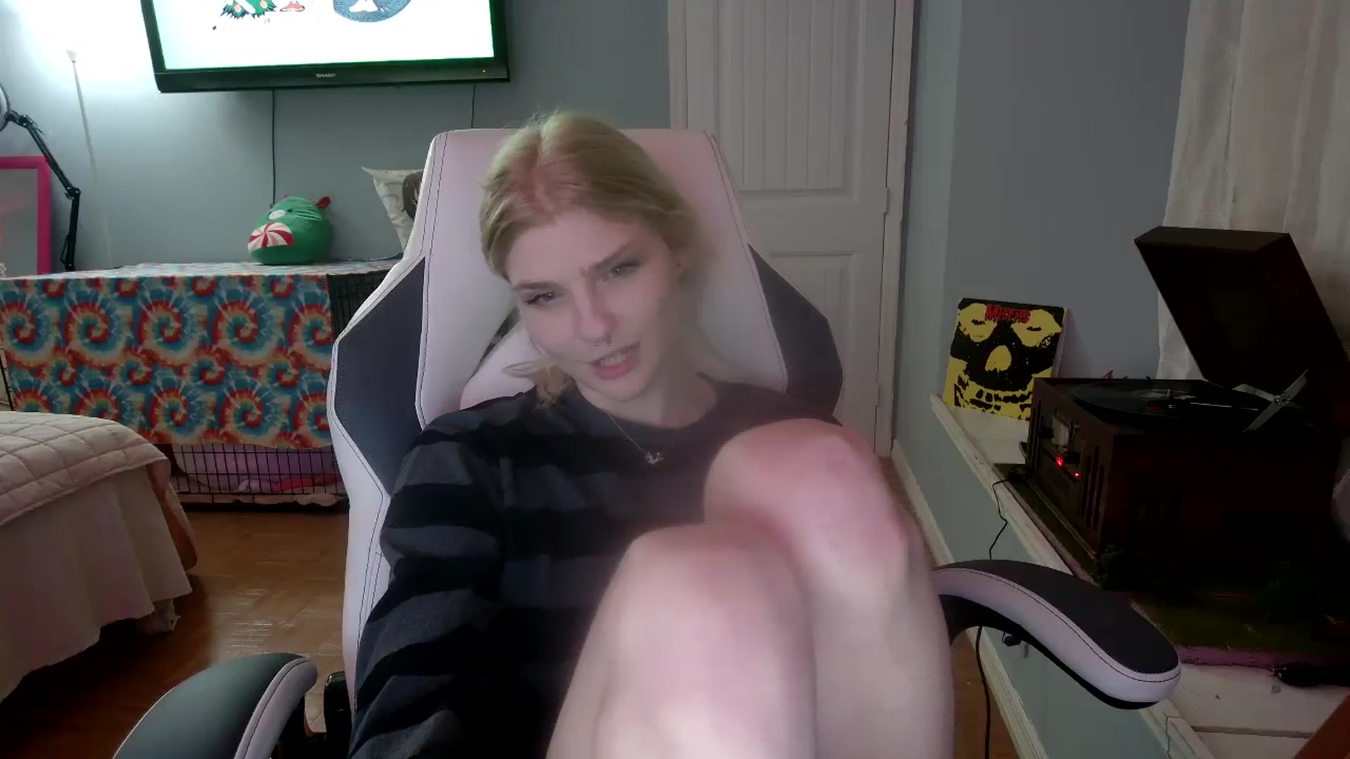 Gallery image thumbnail from DuckChan0's myfreecams stream on, 12/26/2024, 24:51 image 13 of 20