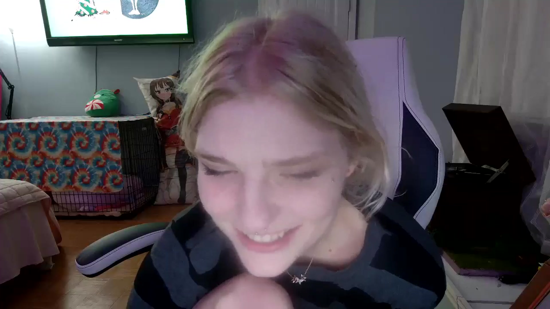 Gallery image thumbnail from DuckChan0's myfreecams stream on, 12/26/2024, 24:51 image 18 of 20