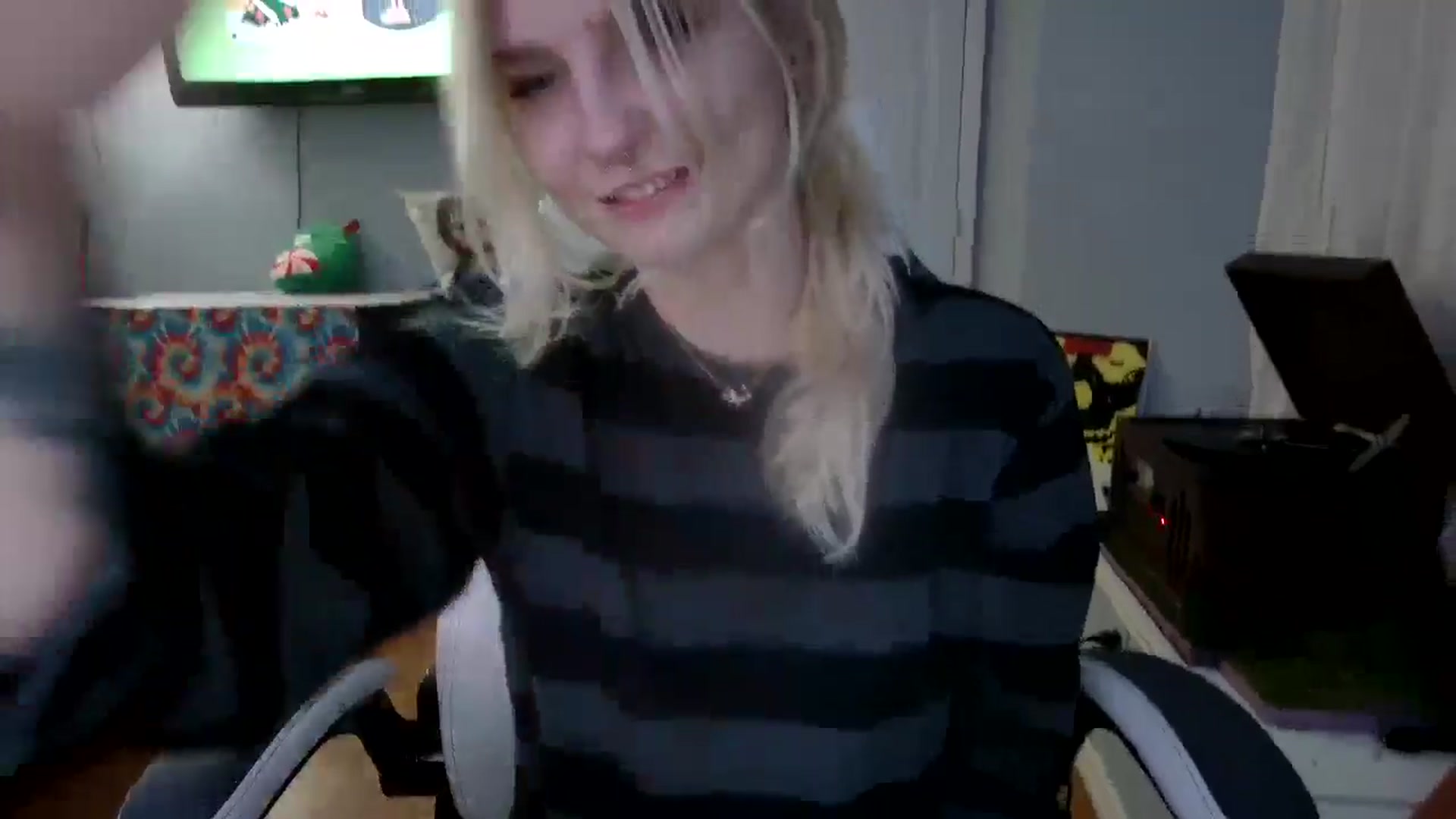 Gallery image thumbnail from DuckChan0's myfreecams stream on, 12/26/2024, 24:51 image 10 of 20