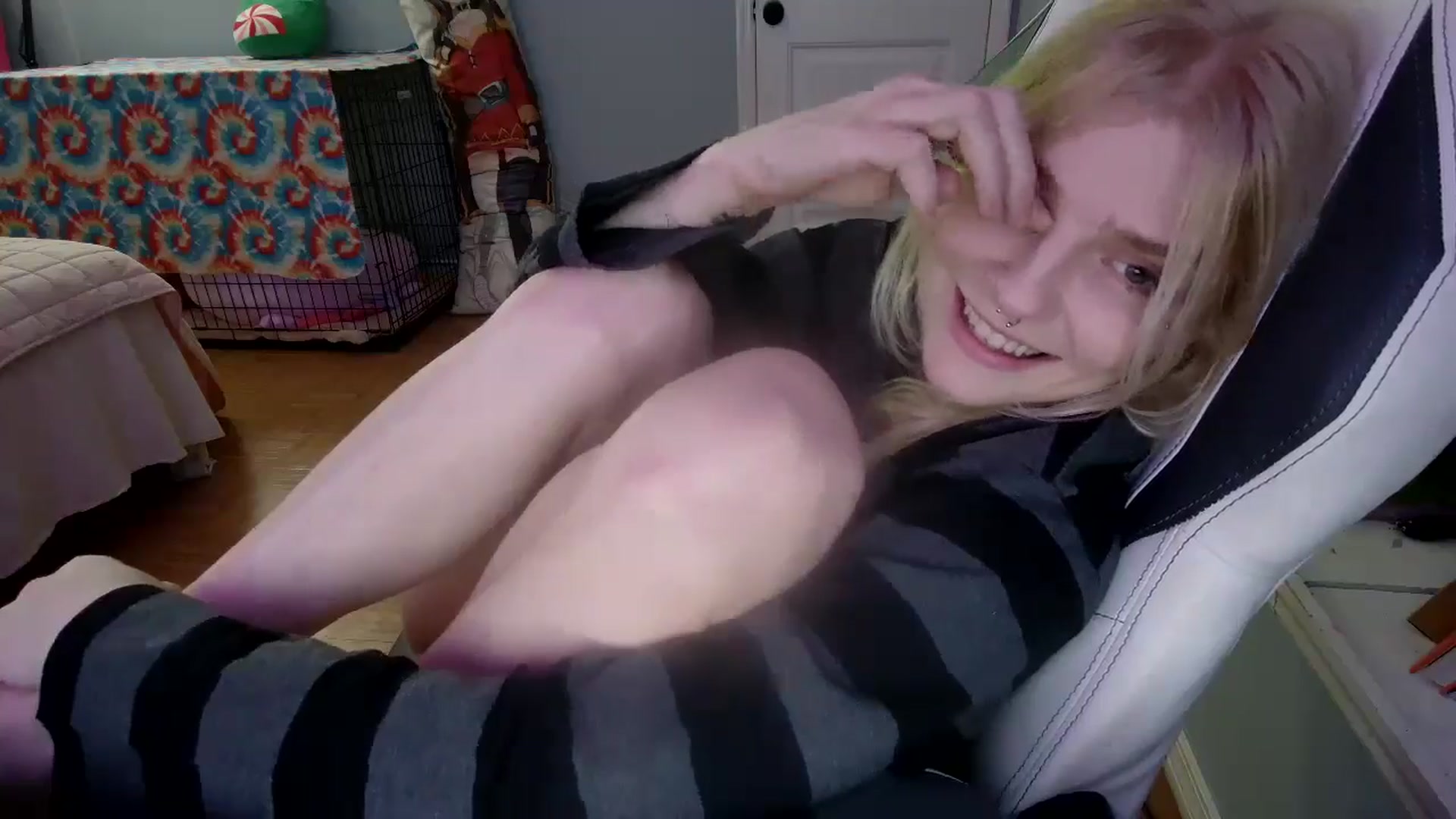 Gallery image thumbnail from DuckChan0's myfreecams stream on, 12/26/2024, 24:51 image 7 of 20