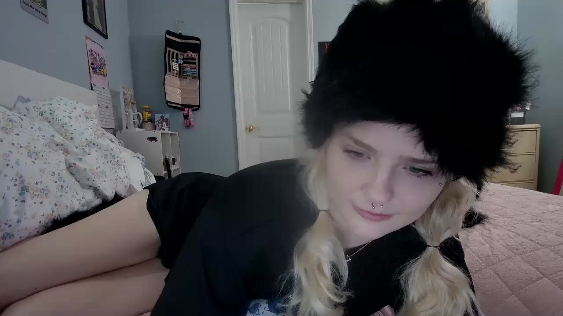 Gallery image thumbnail from DuckChan0's myfreecams stream on, 12/26/2024, 17:01 image 10 of 20