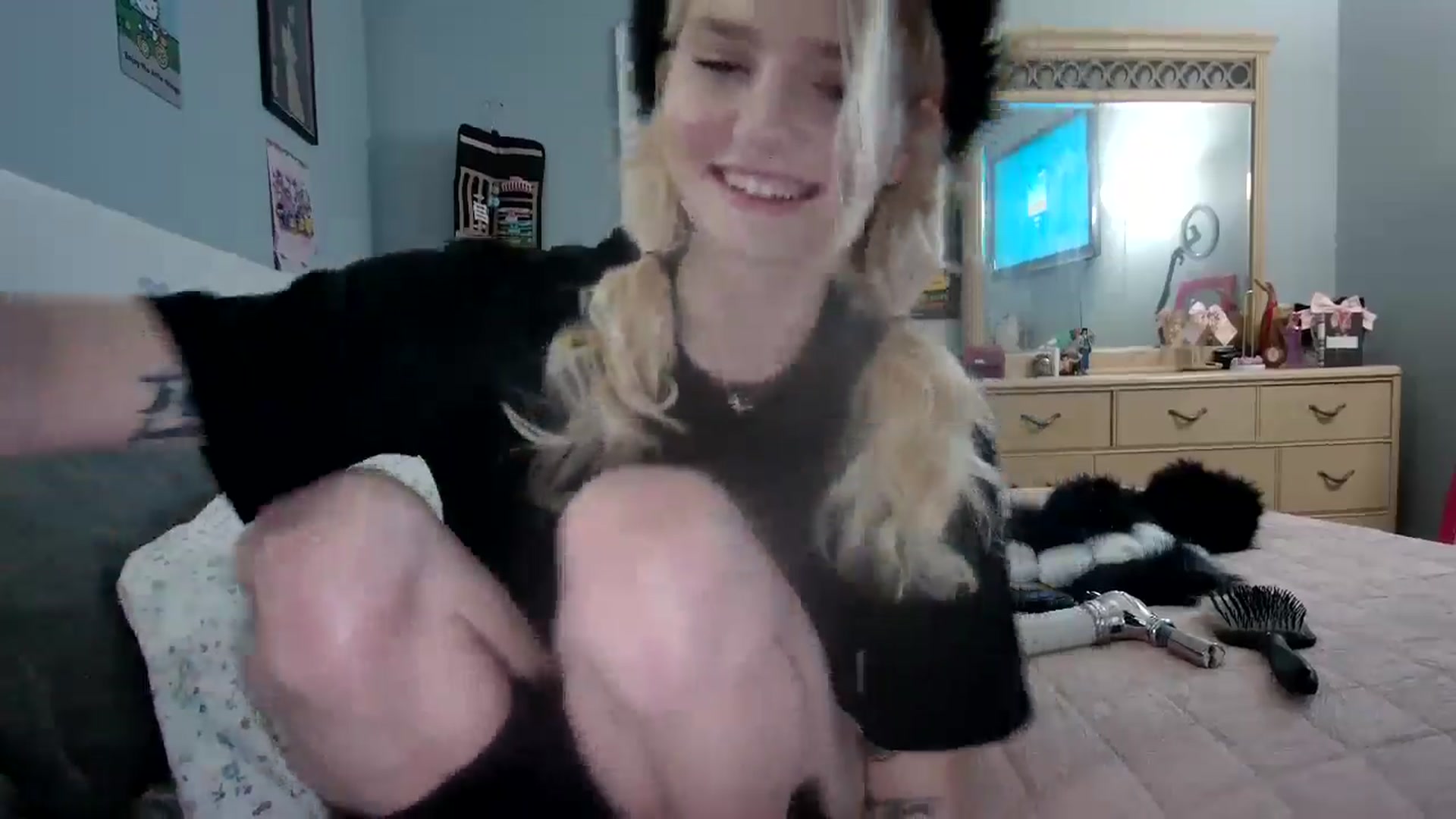 Gallery image thumbnail from DuckChan0's myfreecams stream on, 12/26/2024, 17:01 image 4 of 20