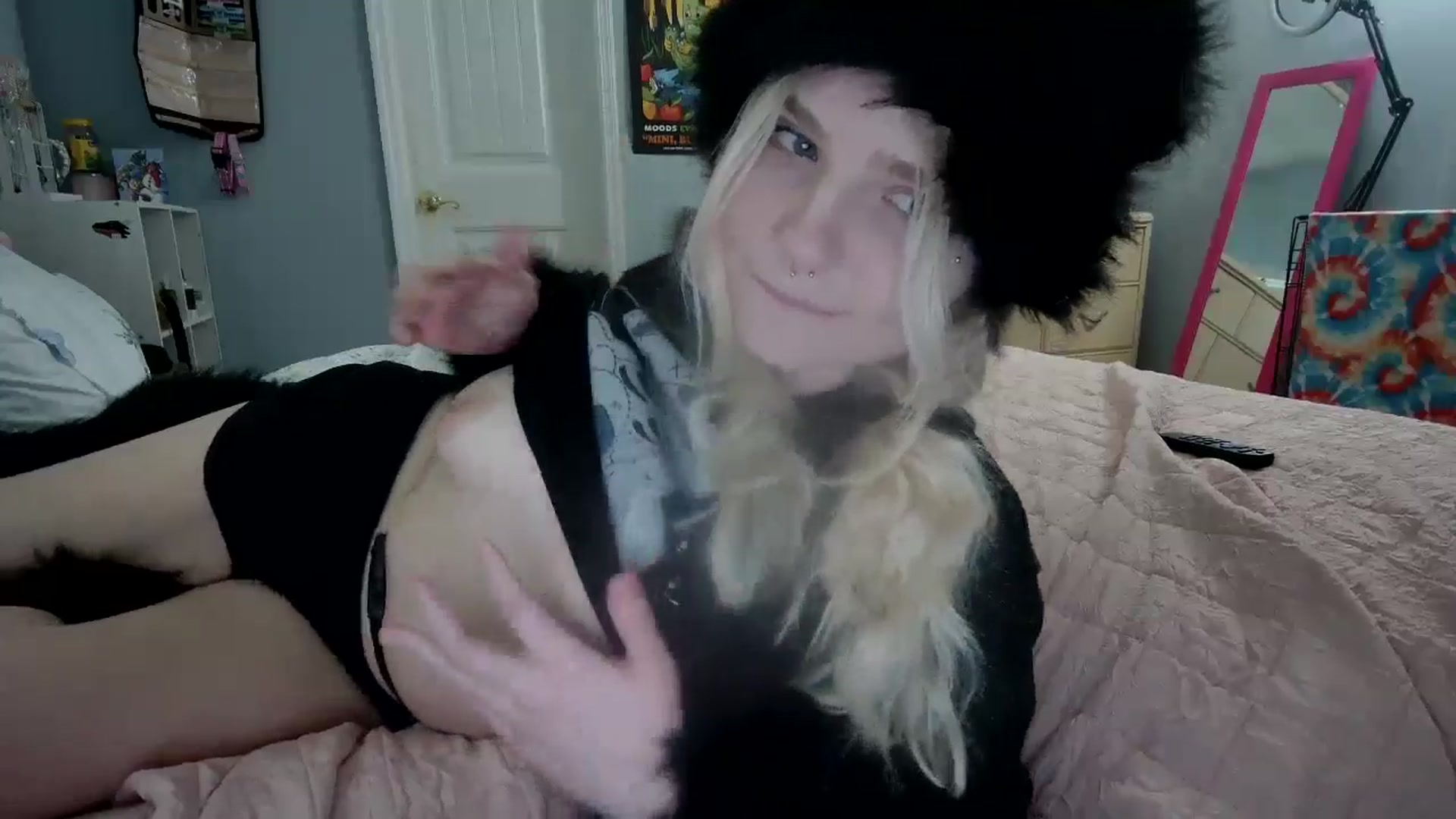 Gallery image thumbnail from DuckChan0's myfreecams stream on, 12/26/2024, 17:01 image 18 of 20