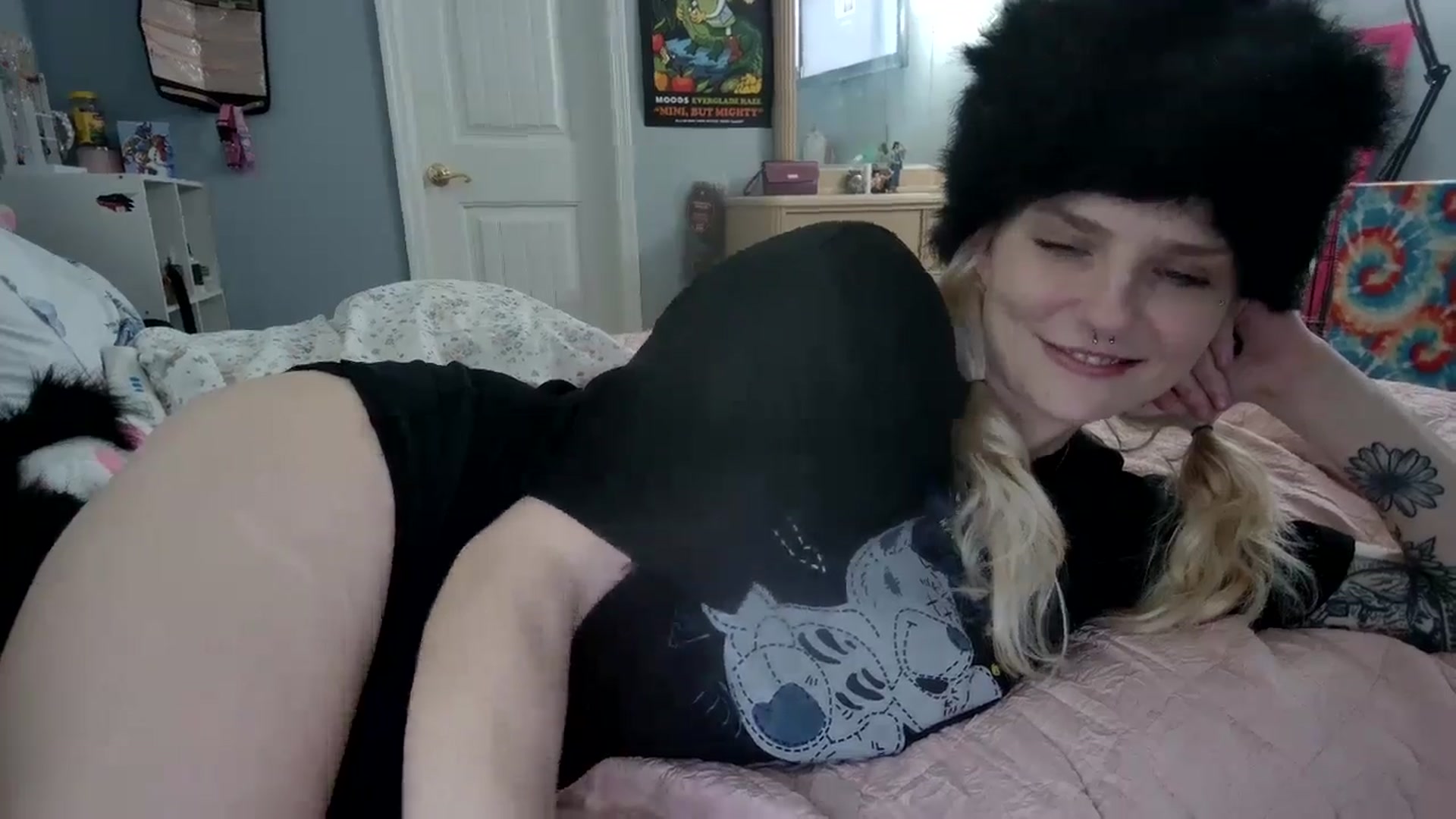 Gallery image thumbnail from DuckChan0's myfreecams stream on, 12/26/2024, 17:46 image 18 of 20