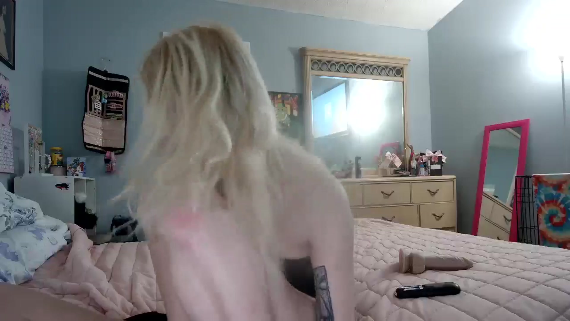 Gallery image thumbnail from DuckChan0's myfreecams stream on, 12/27/2024, 18:52 image 15 of 20