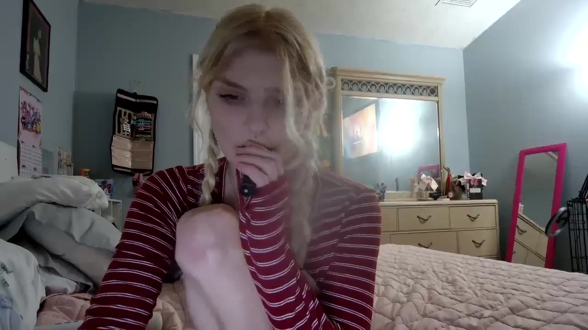 Gallery image thumbnail from DuckChan0's myfreecams stream on, 12/28/2024, 02:13 image 16 of 20