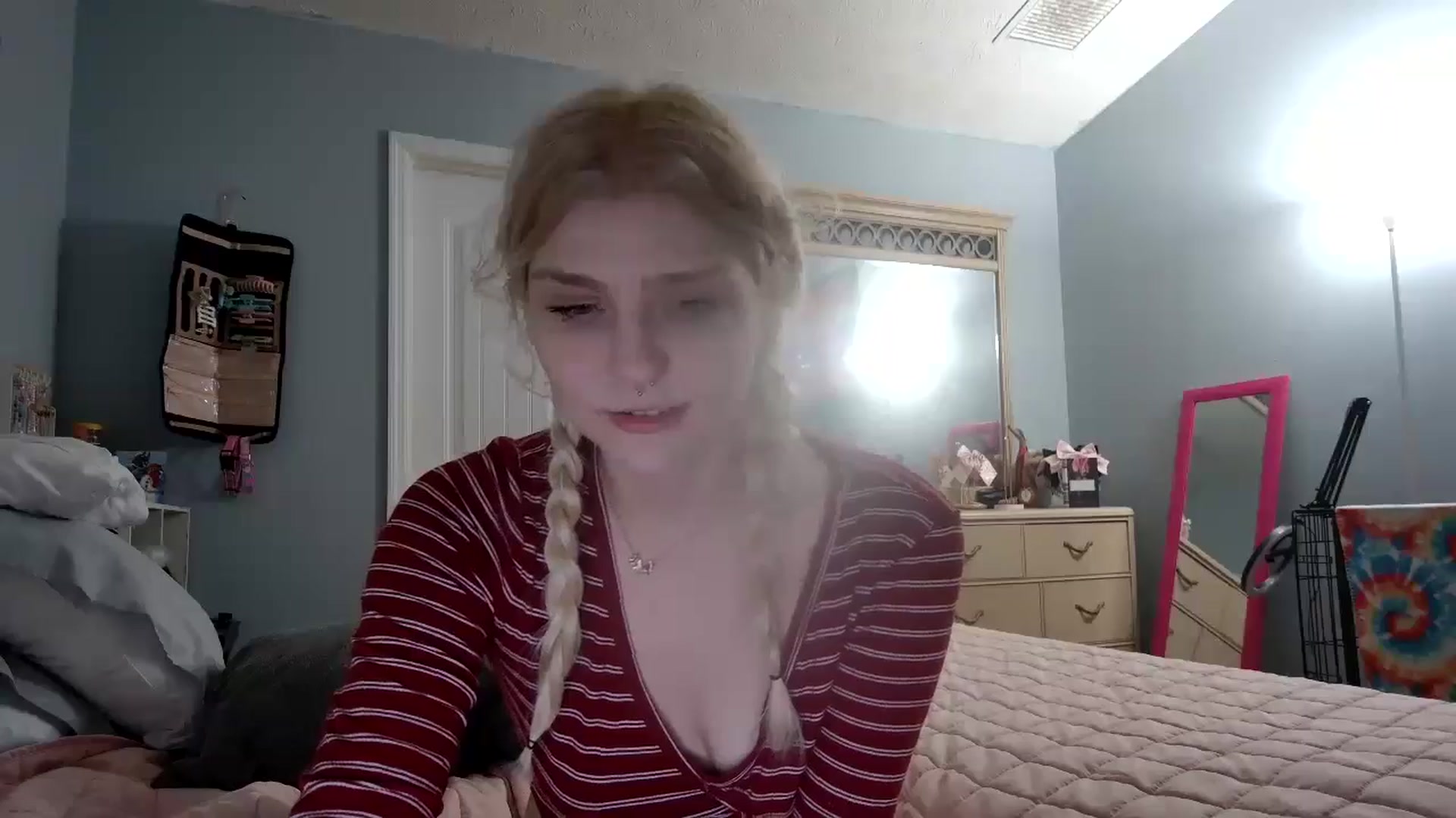 Gallery image thumbnail from DuckChan0's myfreecams stream on, 12/28/2024, 02:13 image 4 of 20