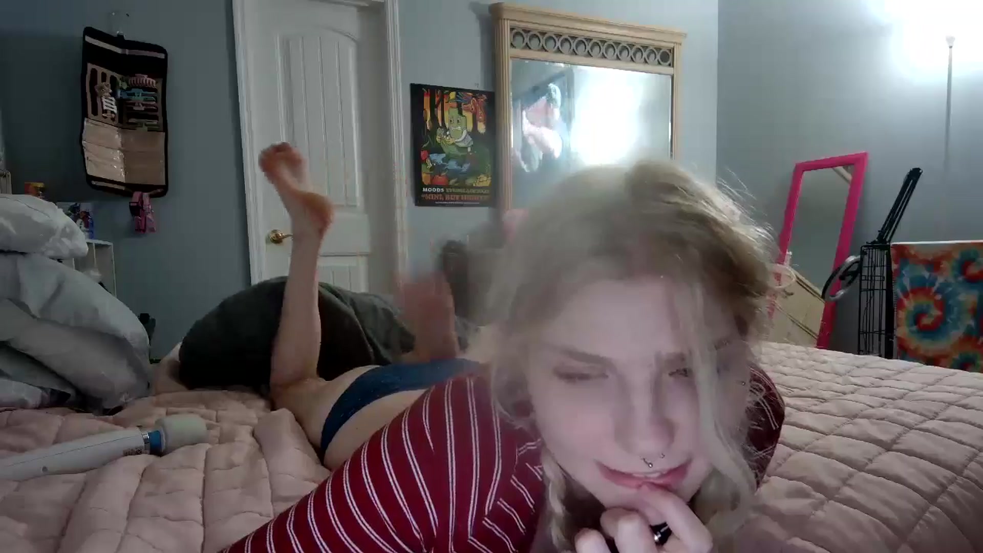 Gallery image thumbnail from DuckChan0's myfreecams stream on, 12/28/2024, 02:13 image 15 of 20