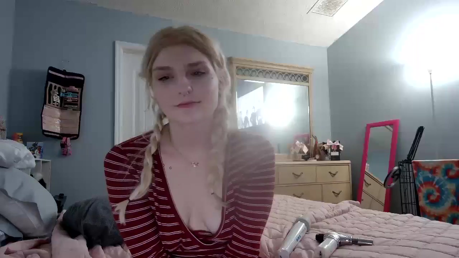 Gallery image thumbnail from DuckChan0's myfreecams stream on, 12/28/2024, 03:11 image 1 of 20