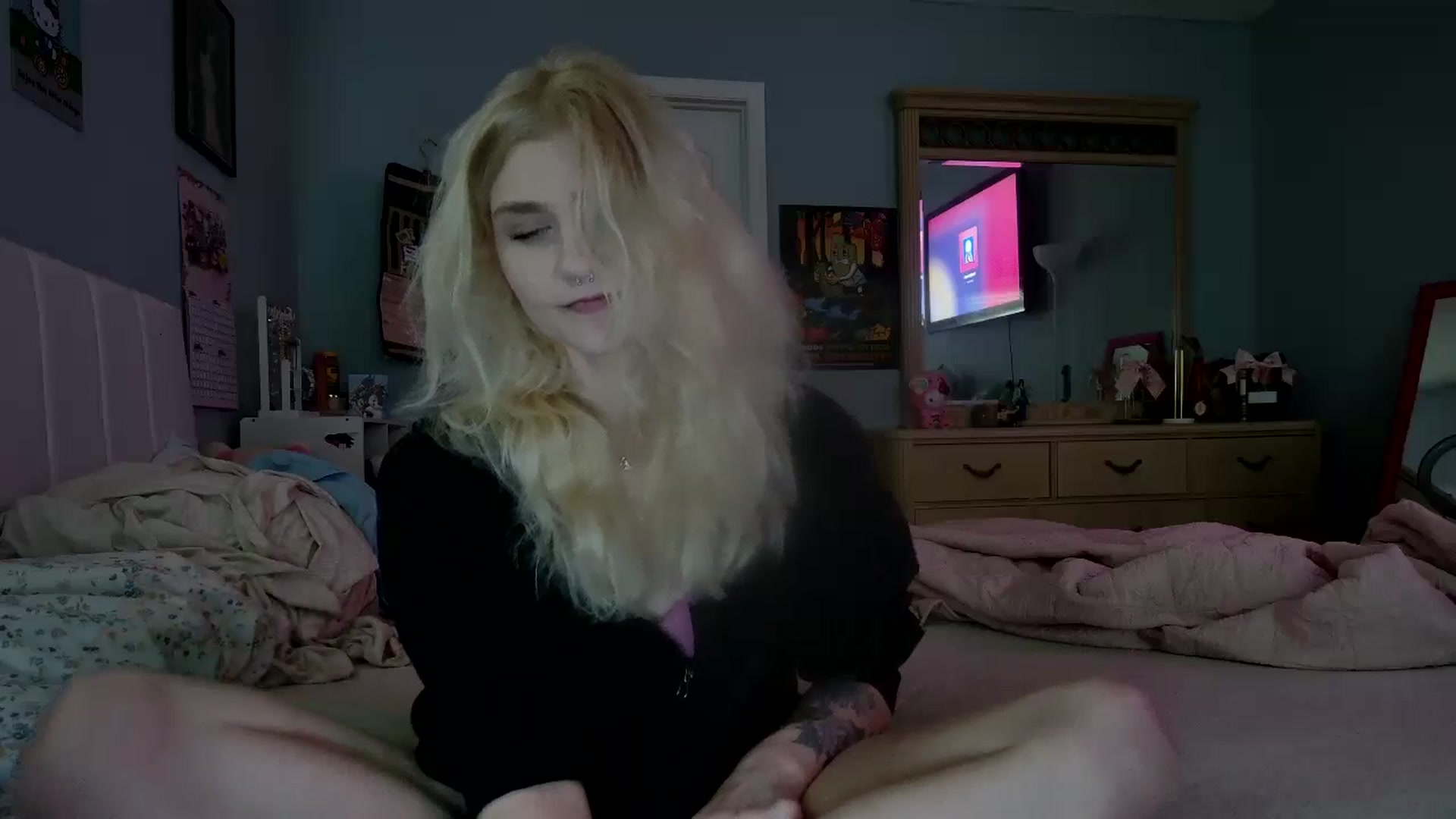 Gallery image thumbnail from DuckChan0's myfreecams stream on, 12/28/2024, 16:49 image 7 of 20