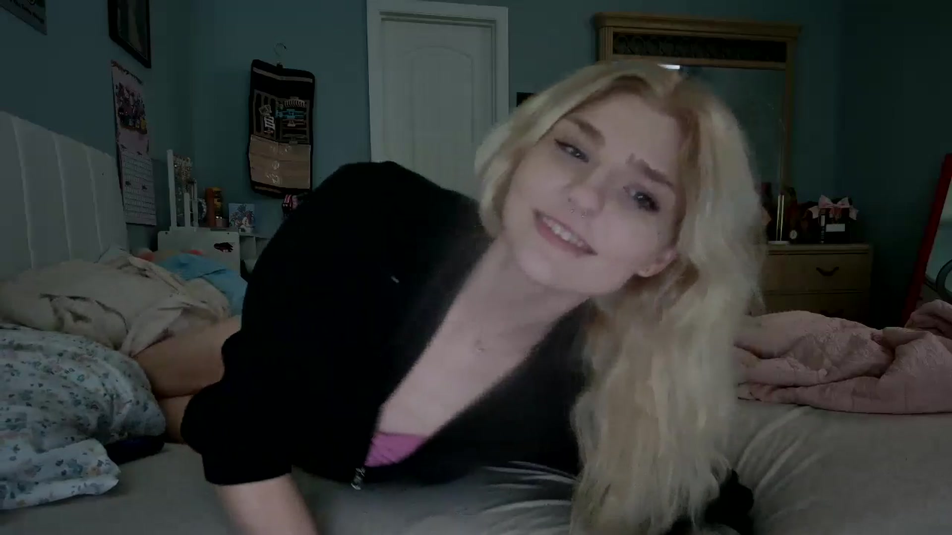Gallery image thumbnail from DuckChan0's myfreecams stream on, 12/28/2024, 16:49 image 9 of 20