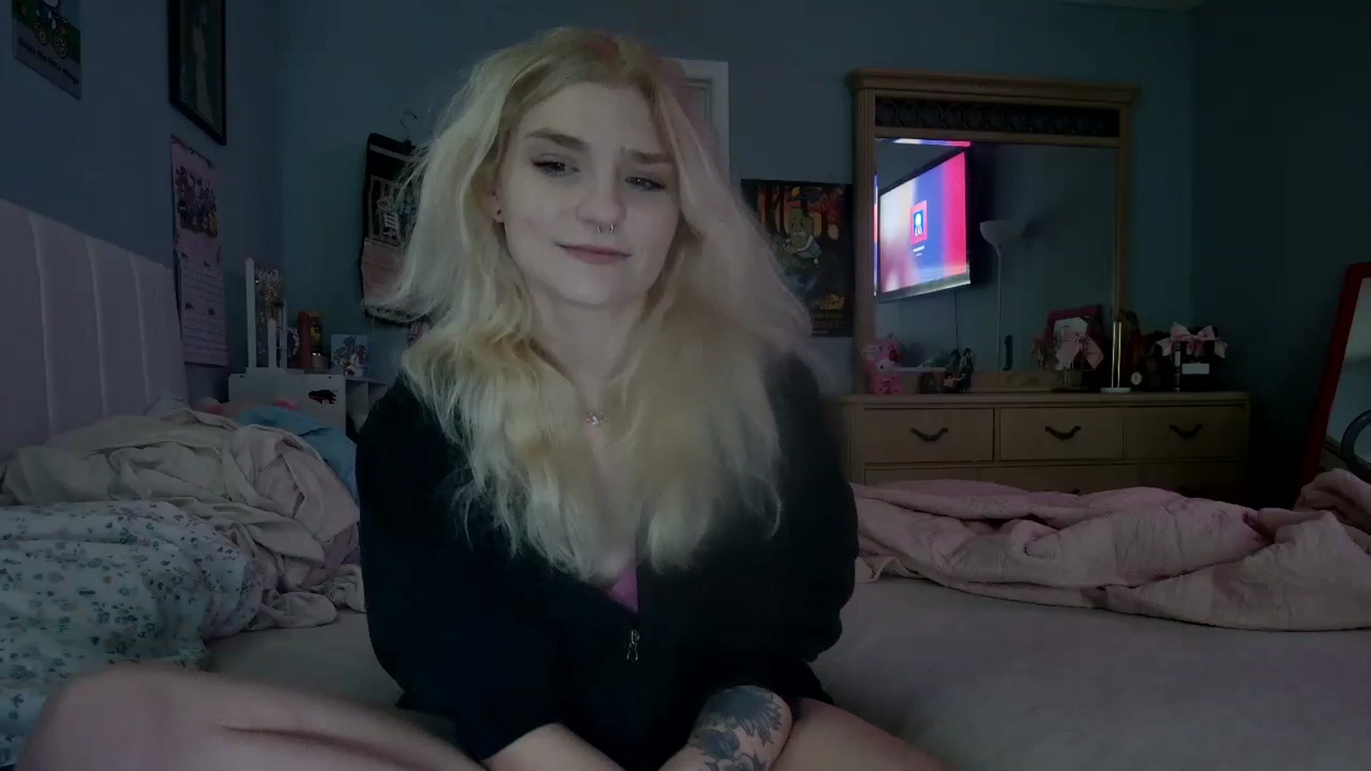 Gallery image thumbnail from DuckChan0's myfreecams stream on, 12/28/2024, 16:49 image 6 of 20