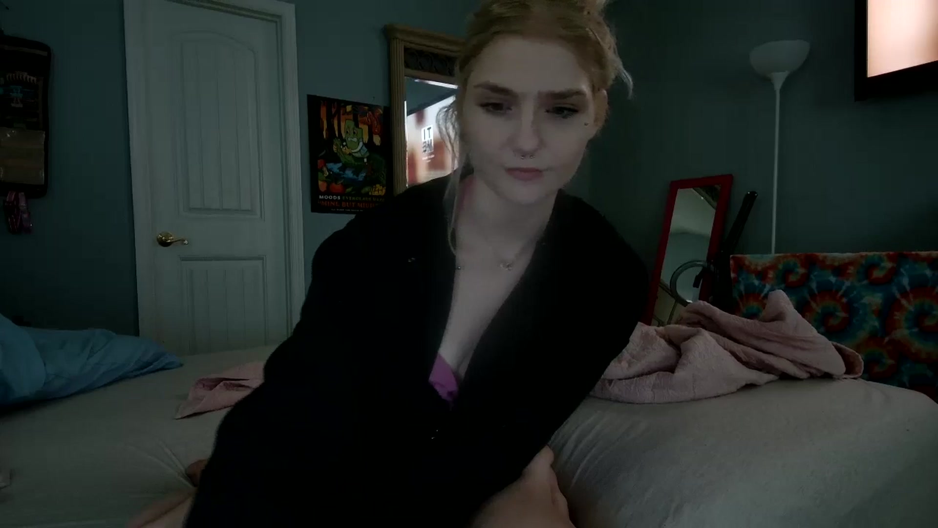 Gallery image thumbnail from DuckChan0's myfreecams stream on, 12/28/2024, 16:49 image 15 of 20