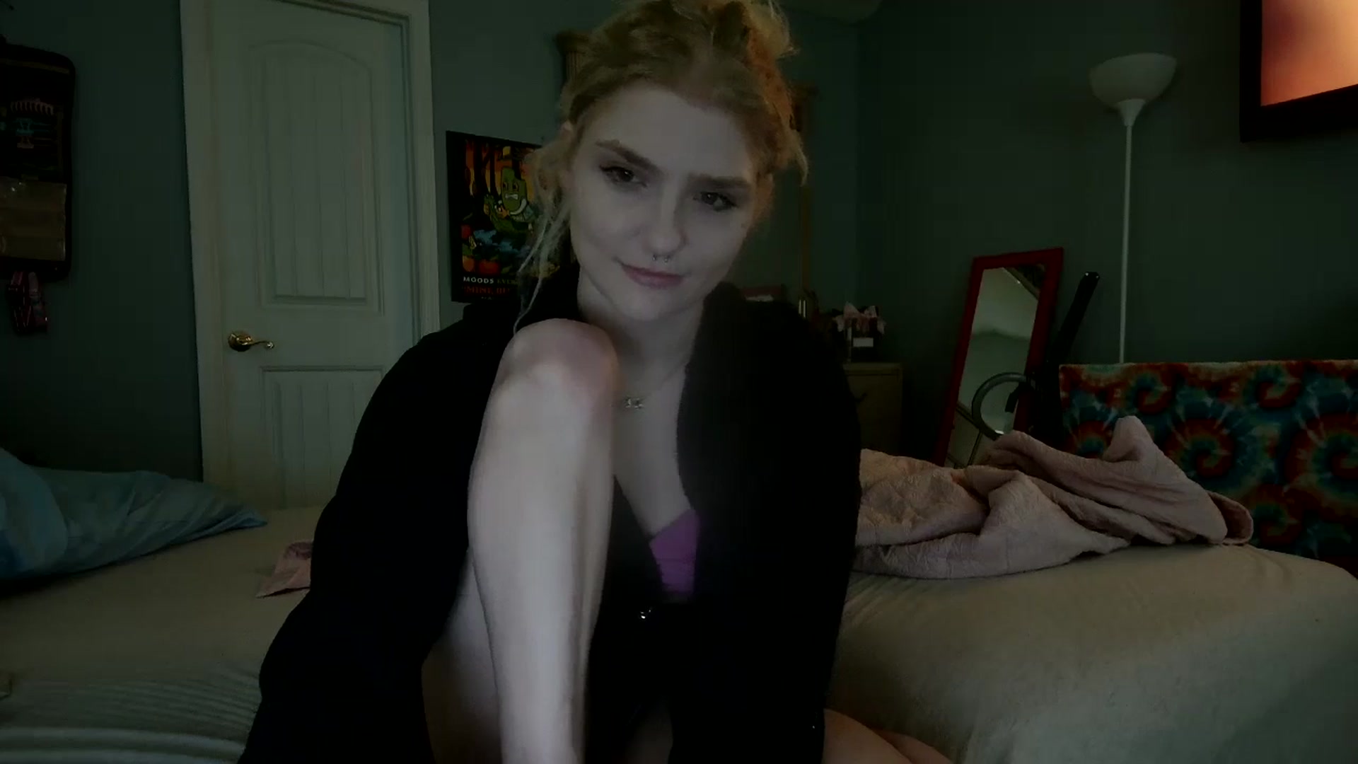 Gallery image thumbnail from DuckChan0's myfreecams stream on, 12/28/2024, 16:49 image 17 of 20