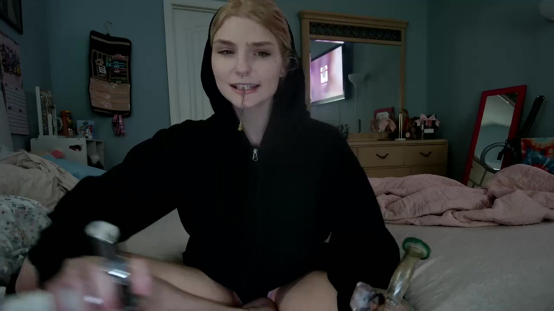 Gallery image thumbnail from DuckChan0's myfreecams stream on, 12/28/2024, 17:28 image 14 of 20
