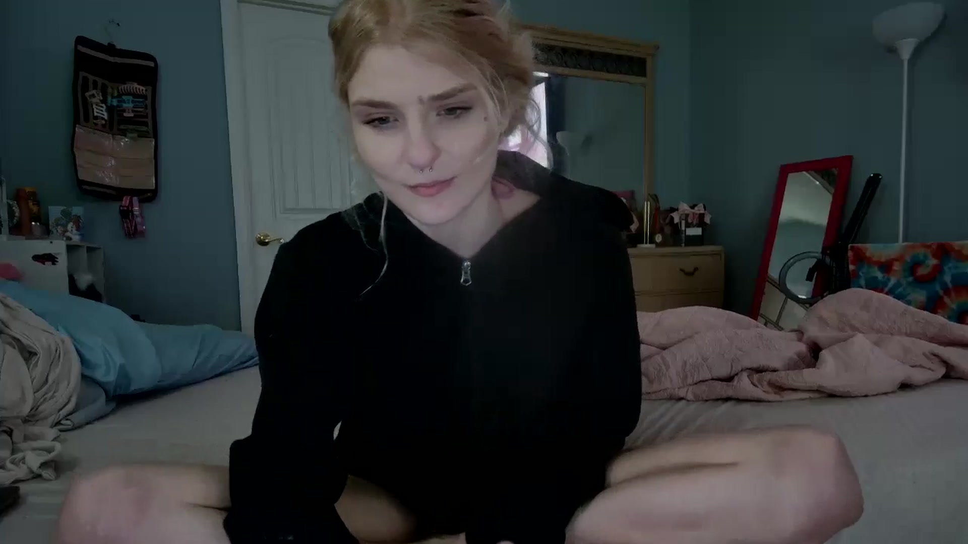 Gallery image thumbnail from DuckChan0's myfreecams stream on, 12/28/2024, 17:28 image 10 of 20