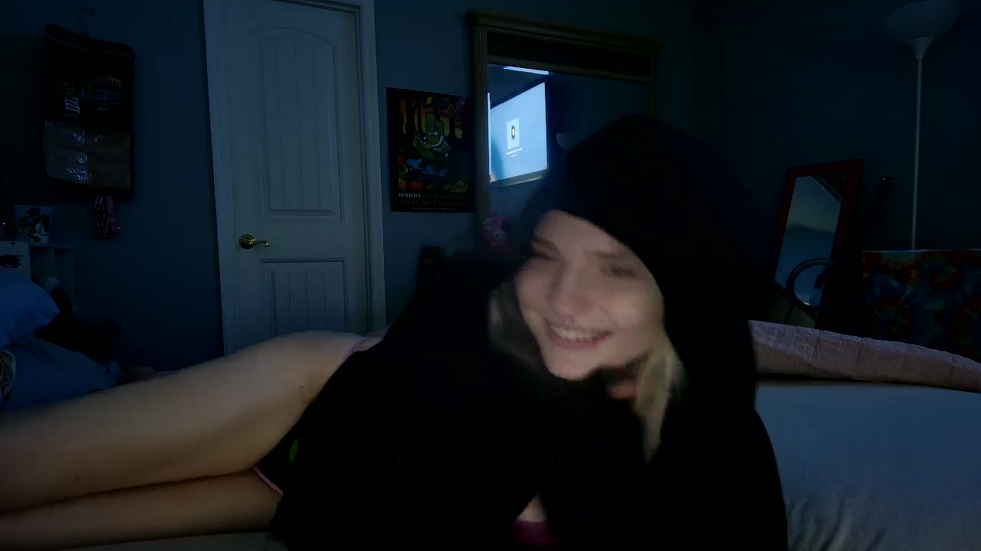Gallery image thumbnail from DuckChan0's myfreecams stream on, 12/28/2024, 19:01 image 14 of 20