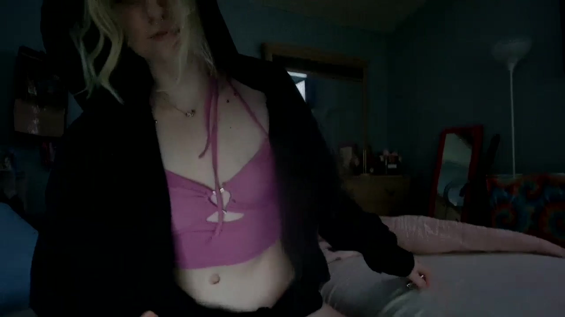 Gallery image thumbnail from DuckChan0's myfreecams stream on, 12/28/2024, 19:01 image 18 of 20