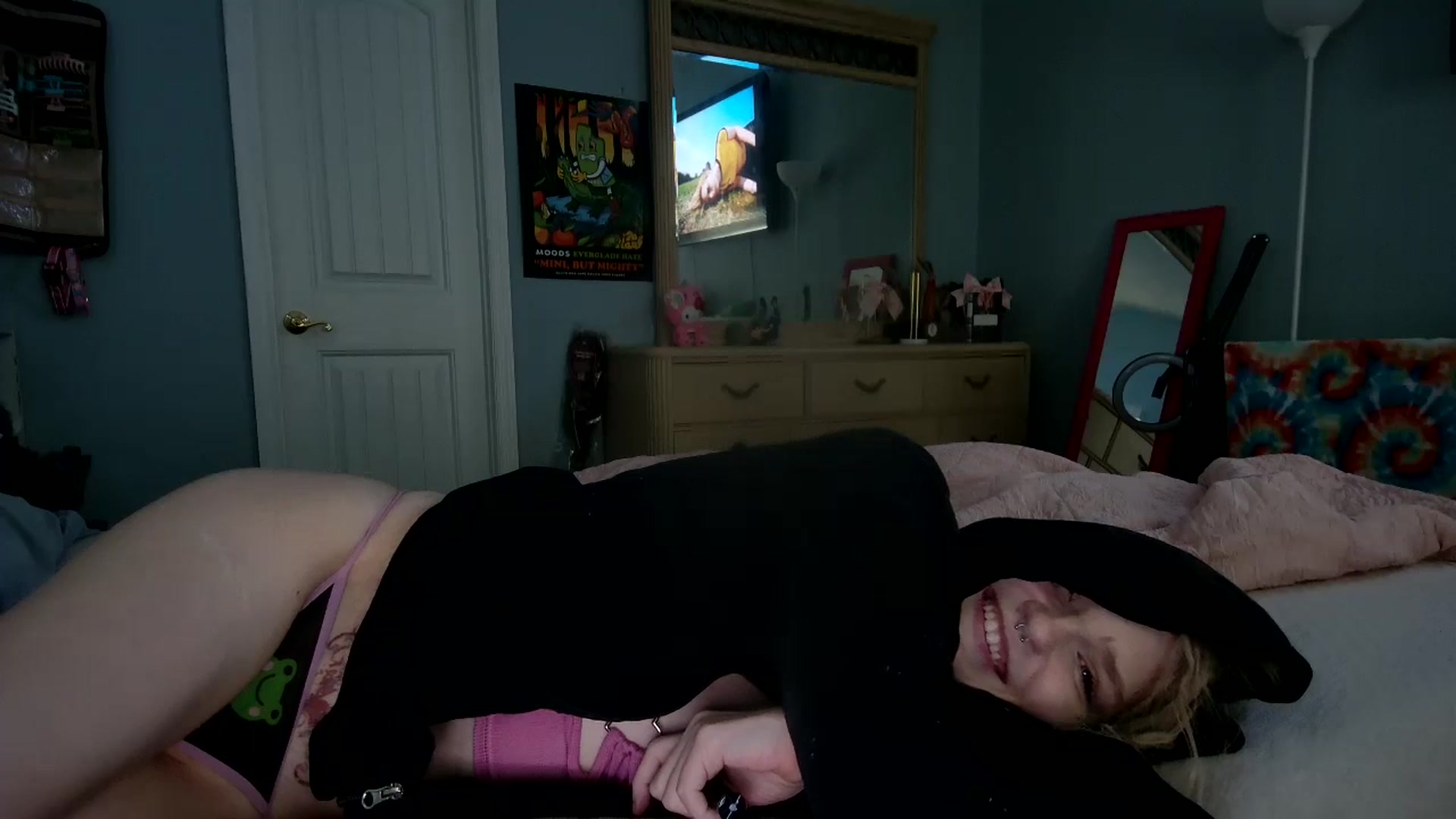 Gallery image thumbnail from DuckChan0's myfreecams stream on, 12/28/2024, 19:01 image 7 of 20
