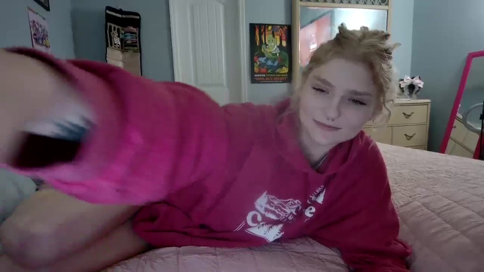 Gallery image thumbnail from DuckChan0's myfreecams stream on, 12/29/2024, 18:06 image 8 of 20