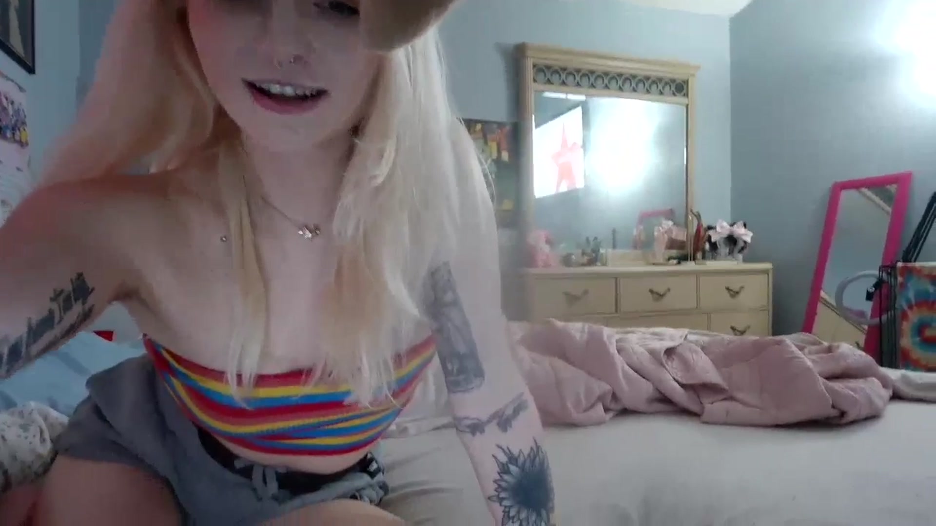 Gallery image thumbnail from DuckChan0's myfreecams stream on, 12/30/2024, 18:00 image 6 of 20