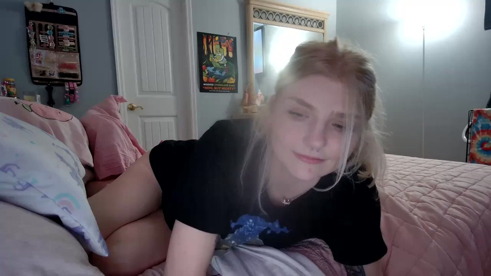 Gallery image thumbnail from DuckChan0's myfreecams stream on, 12/31/2024, 01:24 image 19 of 20