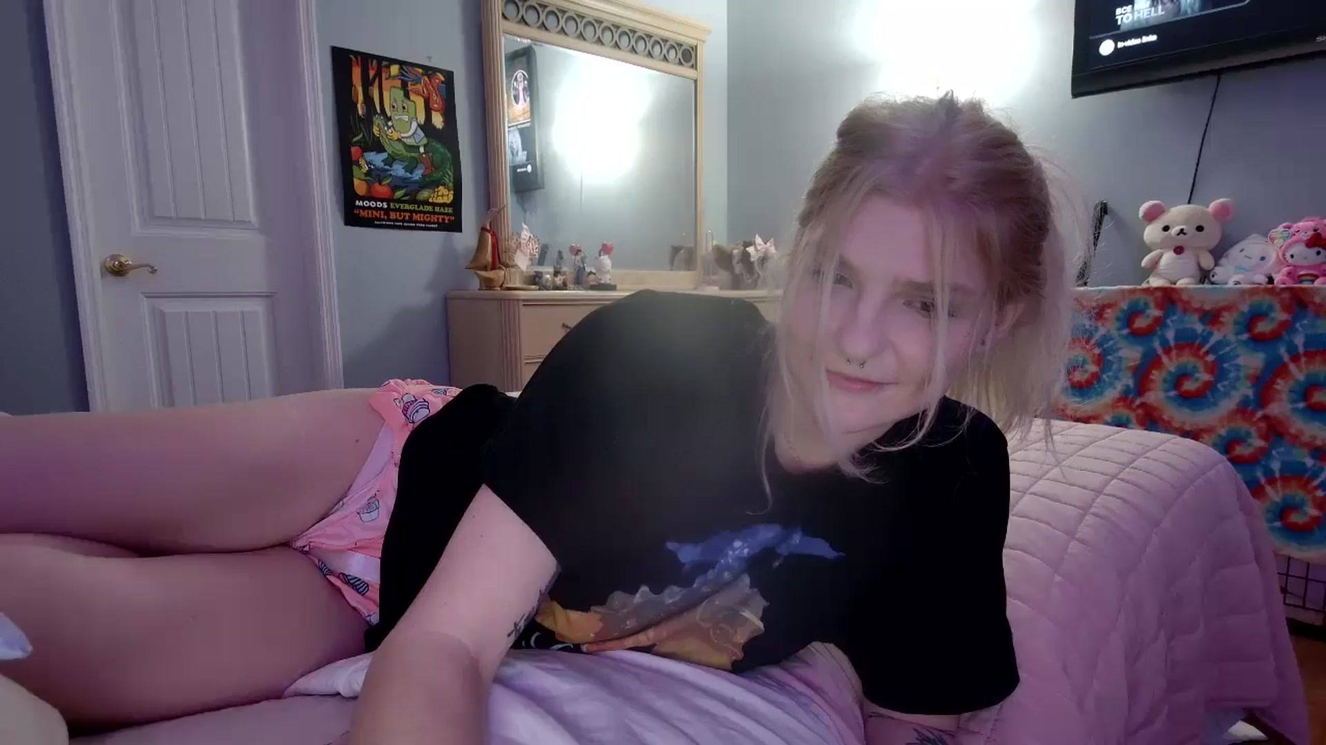 Gallery image thumbnail from DuckChan0's myfreecams stream on, 12/31/2024, 01:24 image 3 of 20