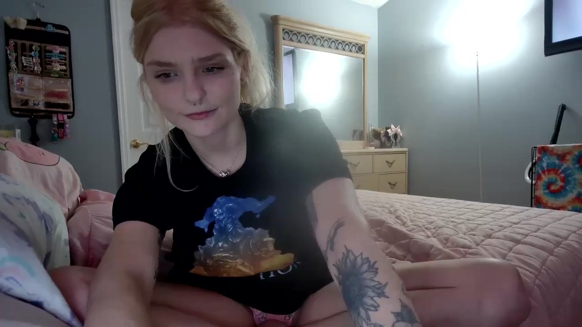 Gallery image thumbnail from DuckChan0's myfreecams stream on, 12/31/2024, 01:24 image 9 of 20