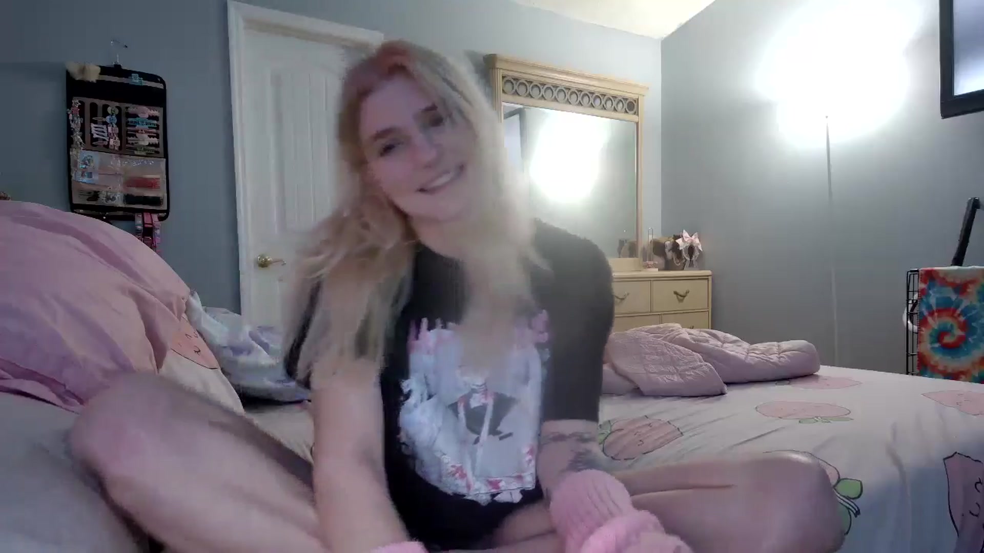 Gallery image thumbnail from DuckChan0's myfreecams stream on, 12/31/2024, 17:51 image 6 of 20