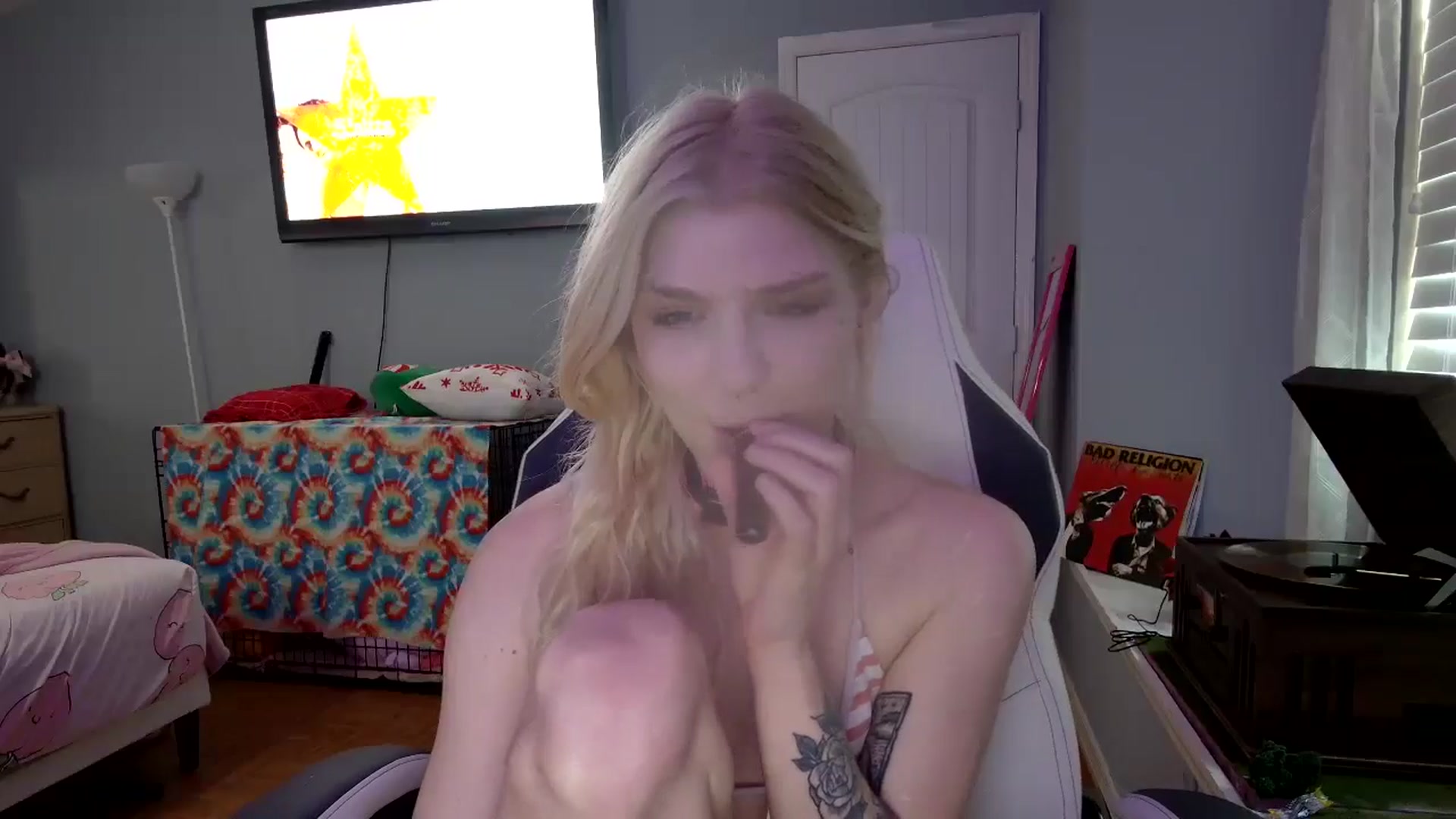 Gallery image thumbnail from DuckChan0's myfreecams stream on, 01/01/2025, 17:17 image 6 of 20