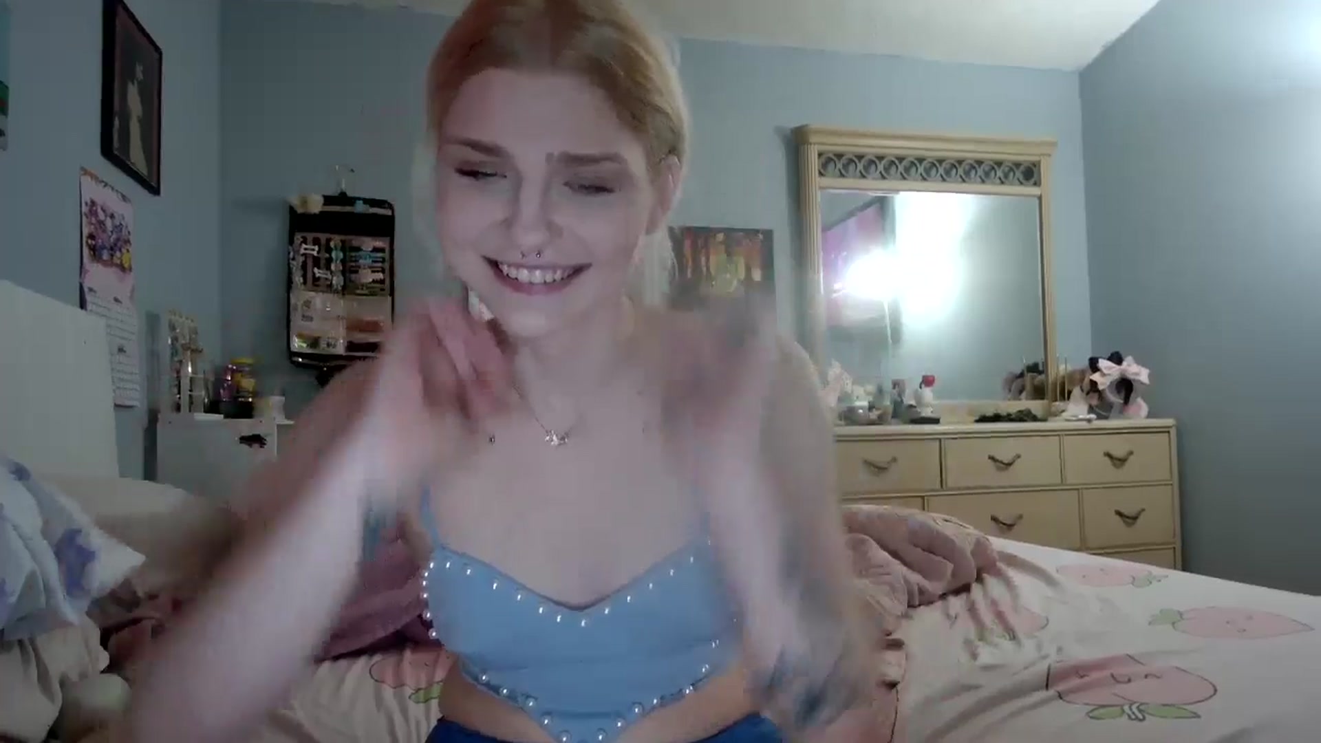 Gallery image thumbnail from DuckChan0's myfreecams stream on, 01/02/2025, 18:09 image 8 of 20