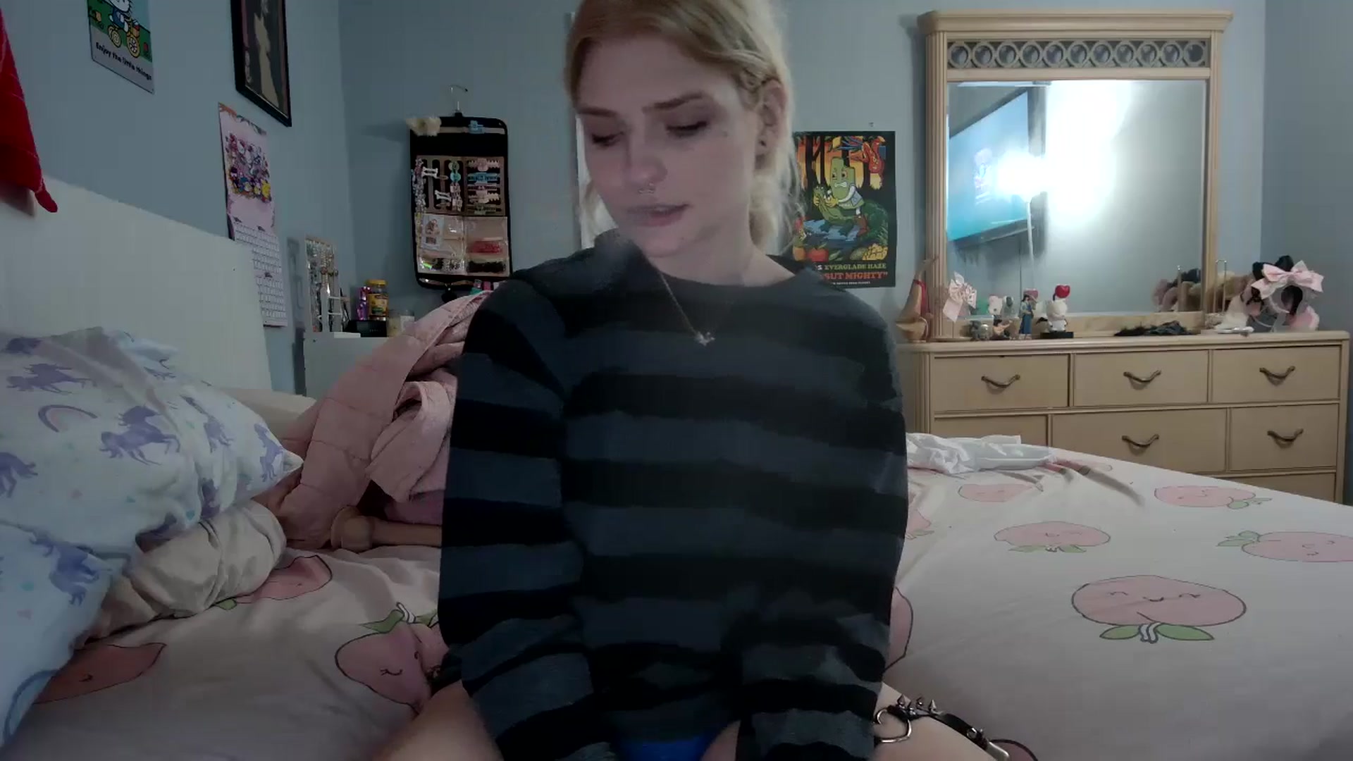 Gallery image thumbnail from DuckChan0's myfreecams stream on, 01/02/2025, 18:54 image 13 of 20
