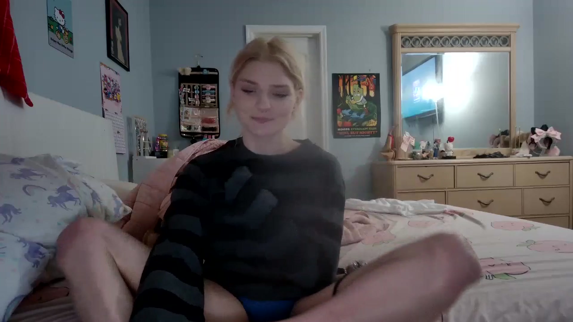 Gallery image thumbnail from DuckChan0's myfreecams stream on, 01/02/2025, 18:54 image 12 of 20