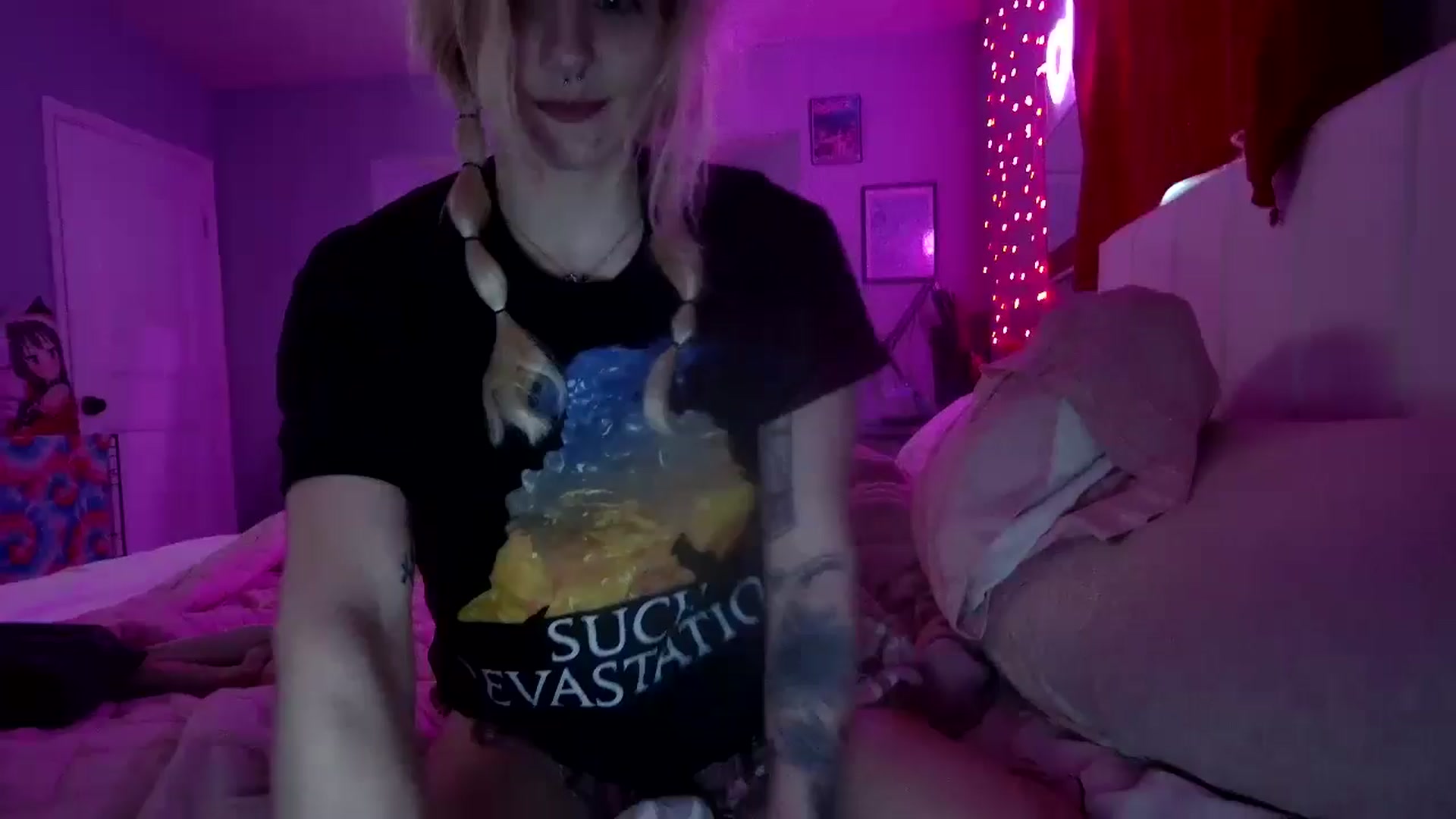 Gallery image thumbnail from DuckChan0's myfreecams stream on, 01/03/2025, 18:53 image 20 of 20
