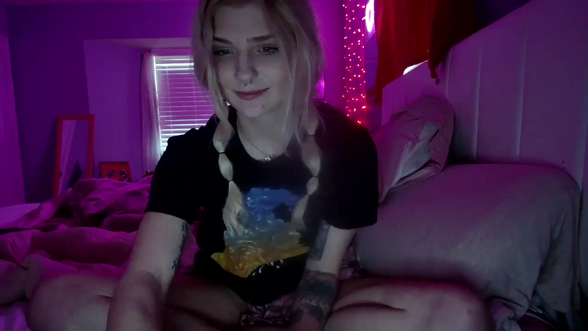 Gallery image thumbnail from DuckChan0's myfreecams stream on, 01/03/2025, 18:53 image 4 of 20