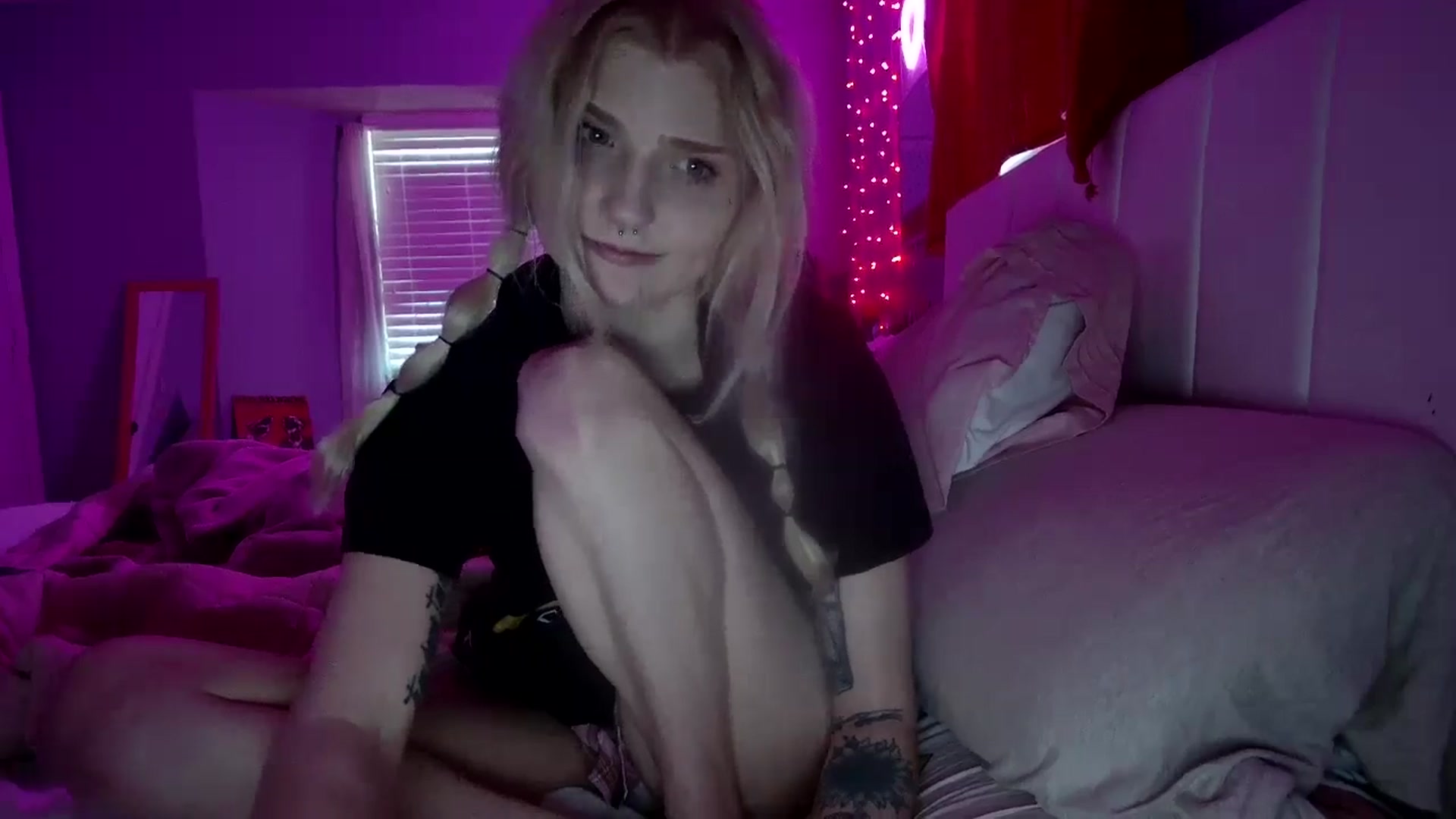 Gallery image thumbnail from DuckChan0's myfreecams stream on, 01/03/2025, 18:53 image 2 of 20