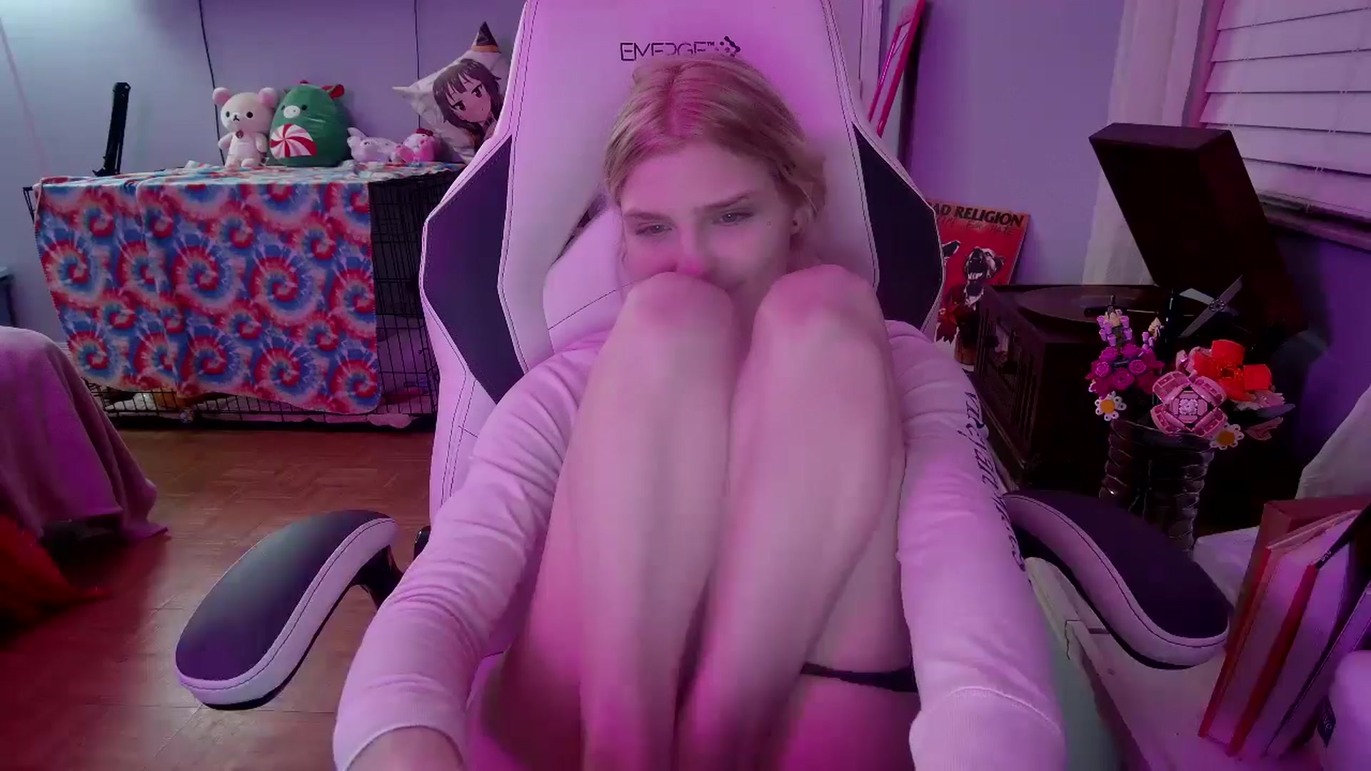 Gallery image thumbnail from DuckChan0's myfreecams stream on, 01/04/2025, 01:43 image 17 of 20