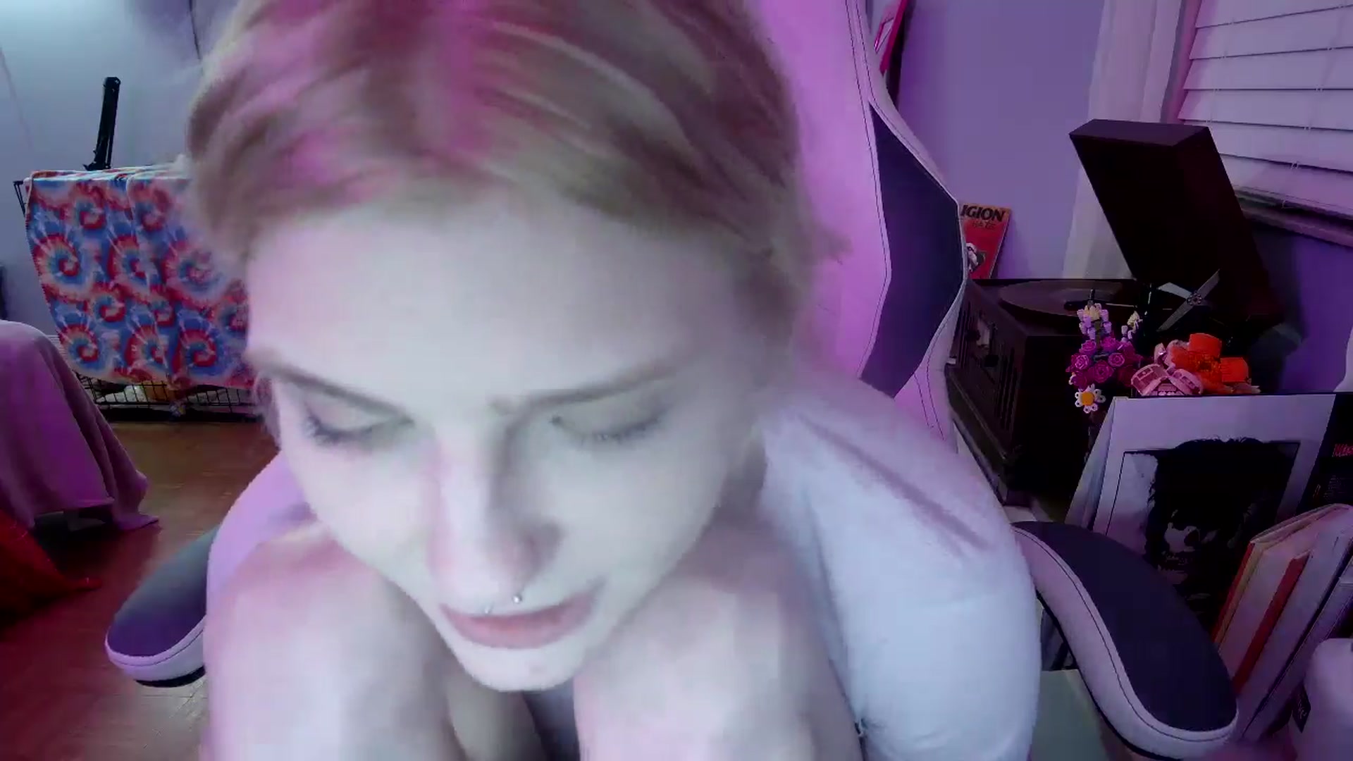 Gallery image thumbnail from DuckChan0's myfreecams stream on, 01/04/2025, 01:43 image 8 of 20