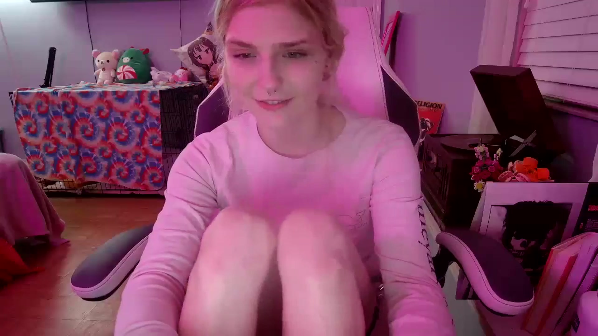 Gallery image thumbnail from DuckChan0's myfreecams stream on, 01/04/2025, 01:43 image 13 of 20