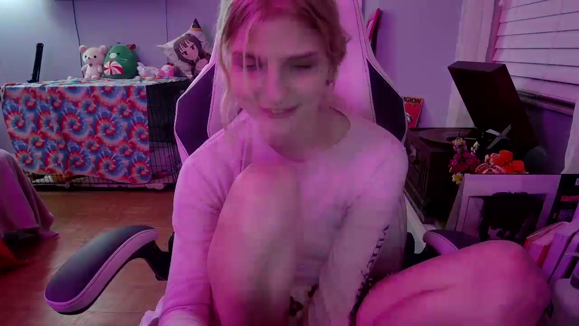 Gallery image thumbnail from DuckChan0's myfreecams stream on, 01/04/2025, 01:43 image 11 of 20