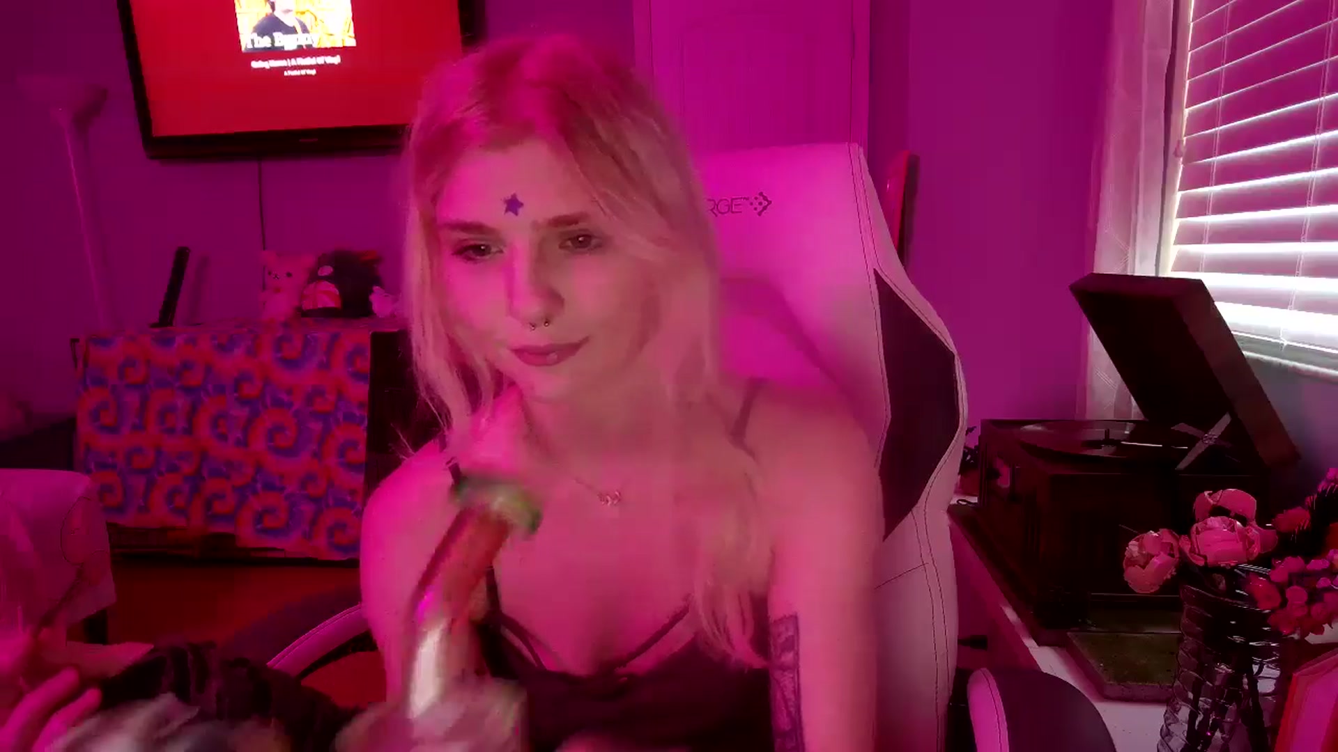 Gallery image thumbnail from DuckChan0's myfreecams stream on, 01/04/2025, 19:40 image 17 of 20