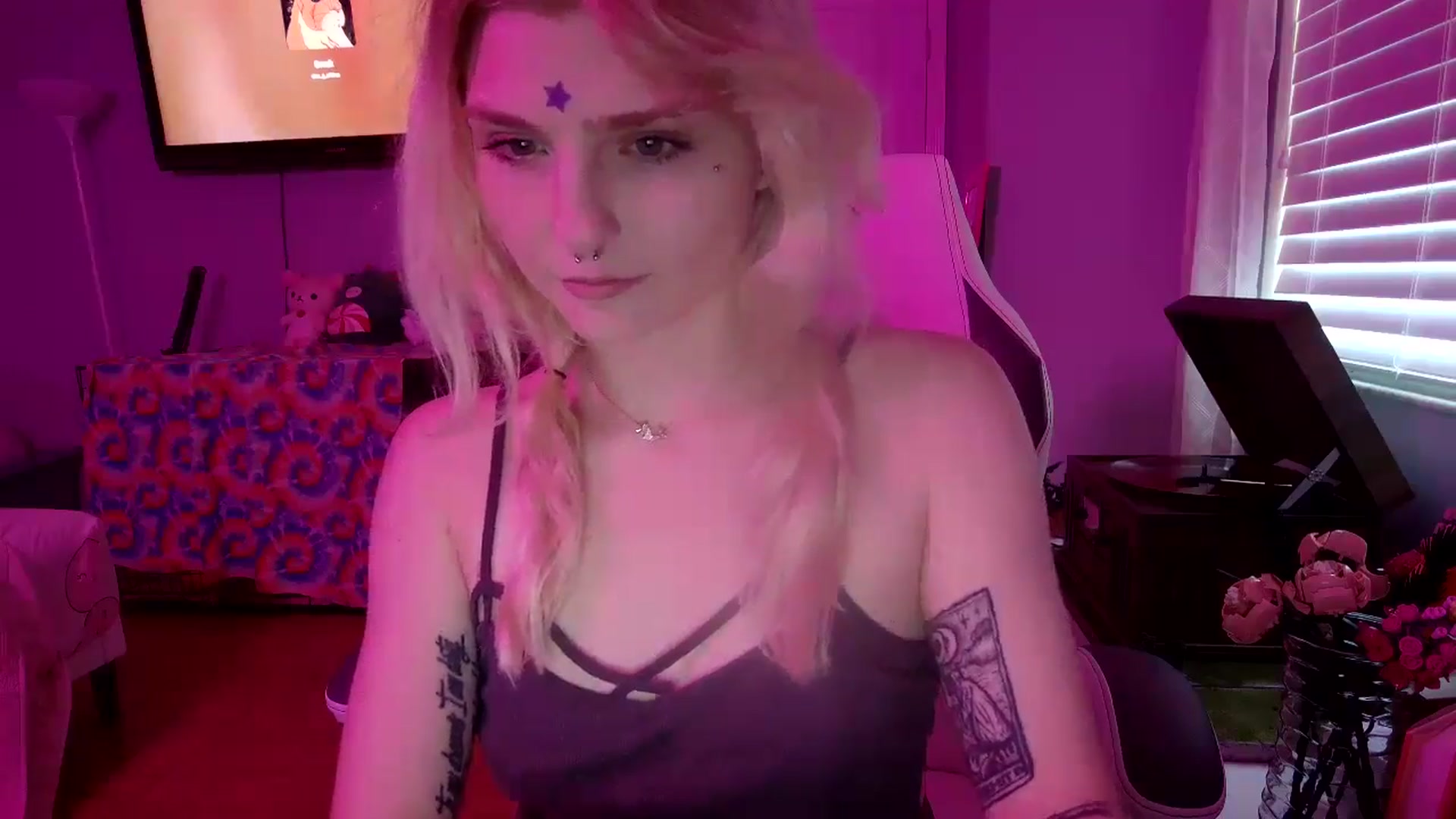 Gallery image thumbnail from DuckChan0's myfreecams stream on, 01/04/2025, 19:40 image 12 of 20