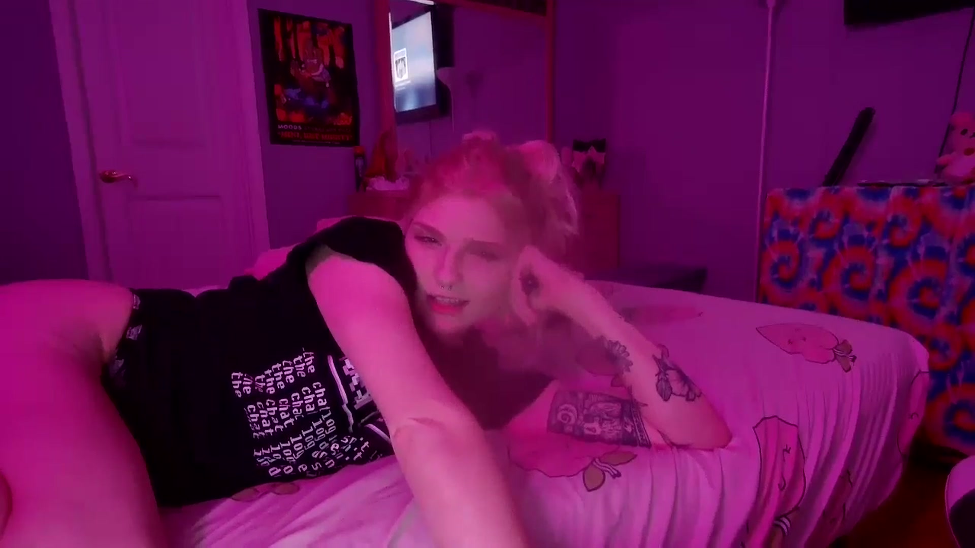Gallery image thumbnail from DuckChan0's myfreecams stream on, 01/05/2025, 24:52 image 11 of 20
