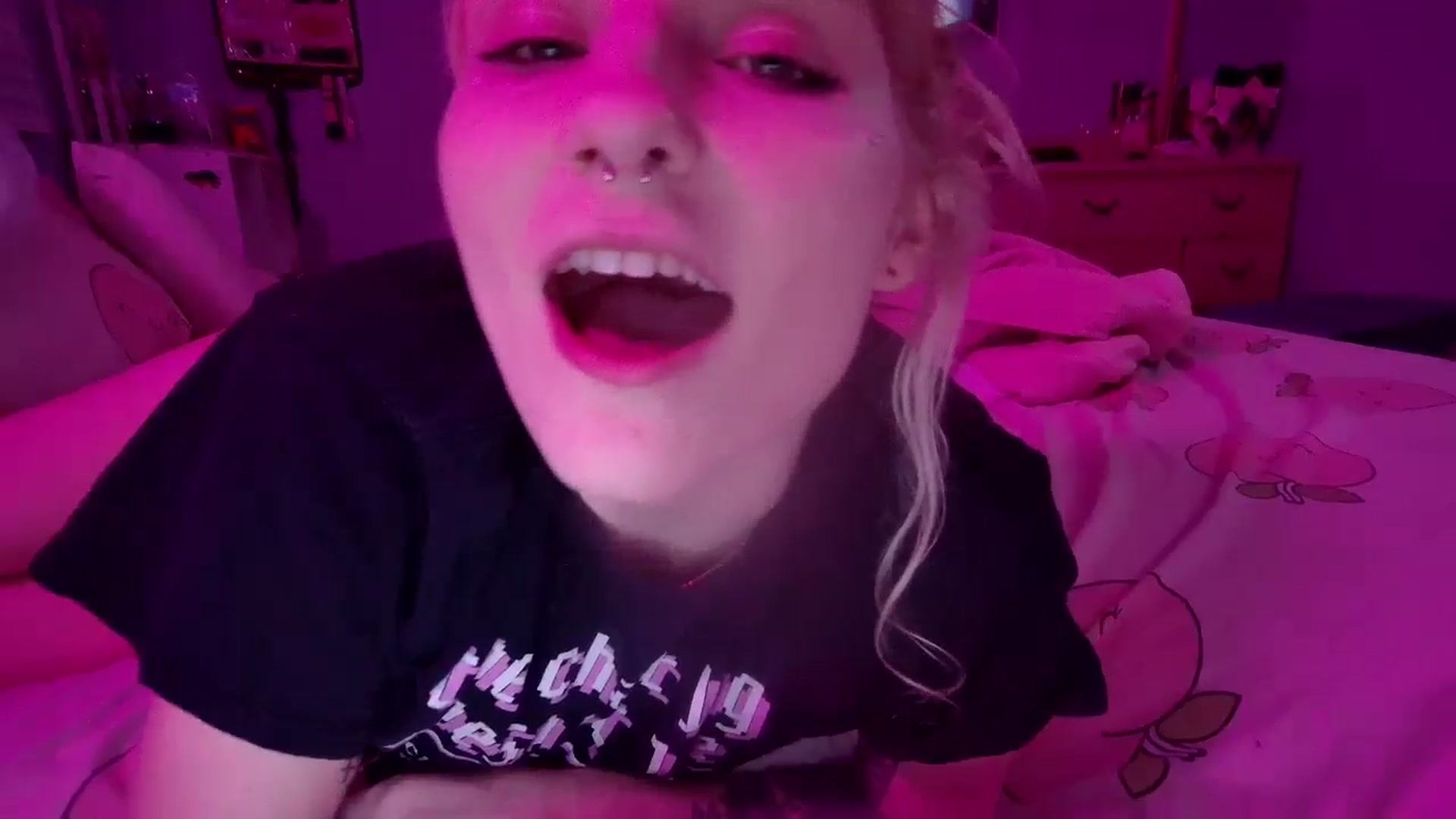 Gallery image thumbnail from DuckChan0's myfreecams stream on, 01/05/2025, 24:52 image 5 of 20