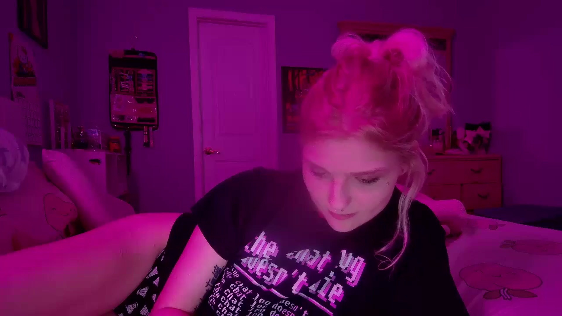 Gallery image thumbnail from DuckChan0's myfreecams stream on, 01/05/2025, 24:52 image 10 of 20