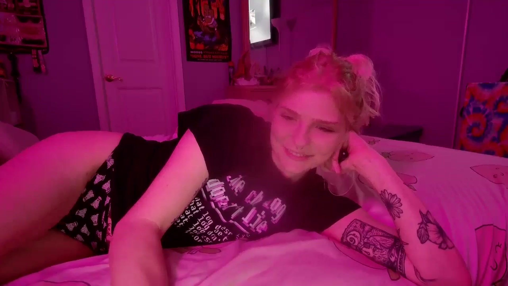 Gallery image thumbnail from DuckChan0's myfreecams stream on, 01/05/2025, 24:52 image 12 of 20