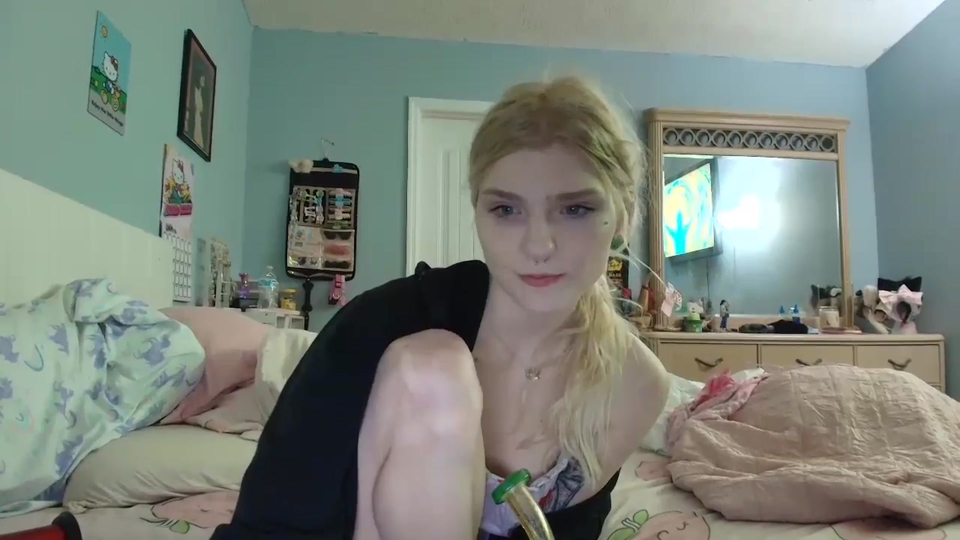 Gallery image thumbnail from DuckChan0's myfreecams stream on, 01/05/2025, 23:31 image 4 of 20